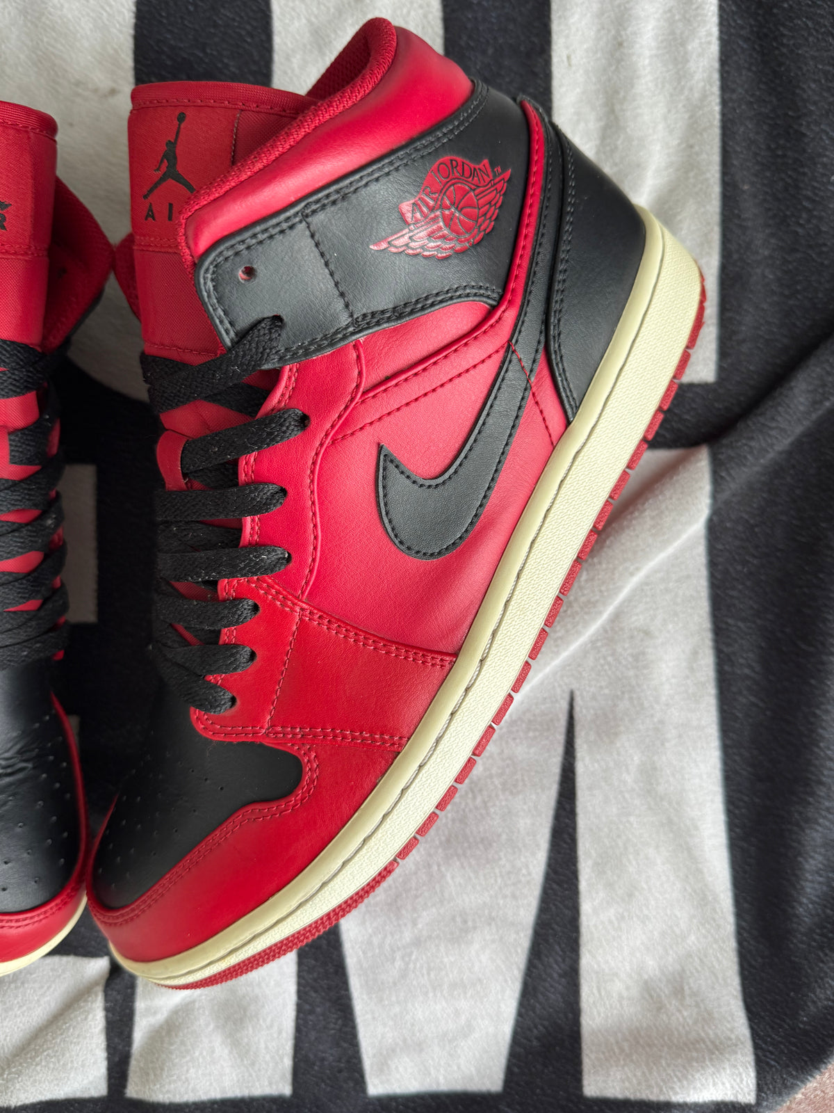 Jordan 1 Mid Reverse Bred 2021 (Taille 44)