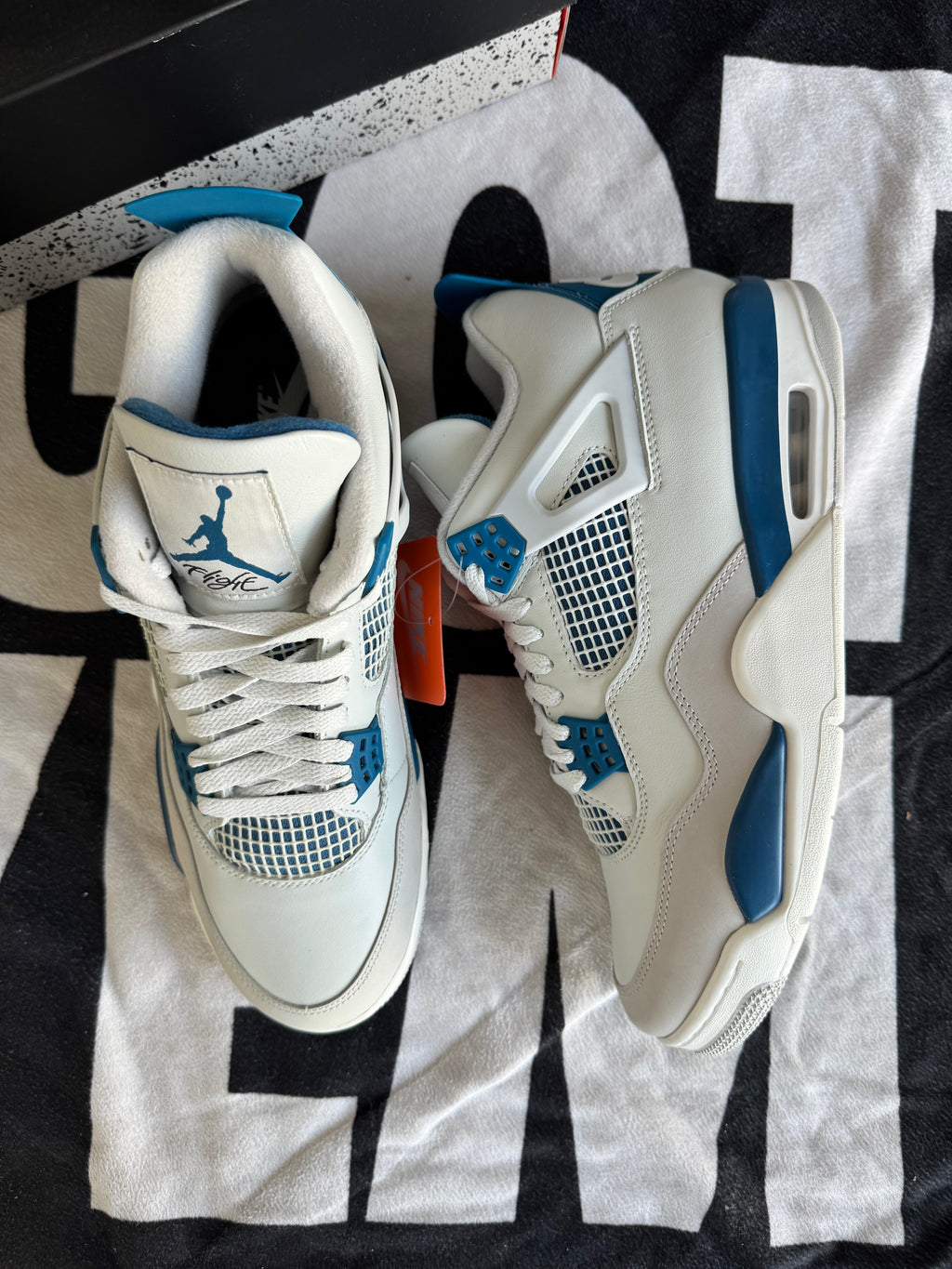 Jordan 4 MILITARY BLUE 2024 (Taille 45)