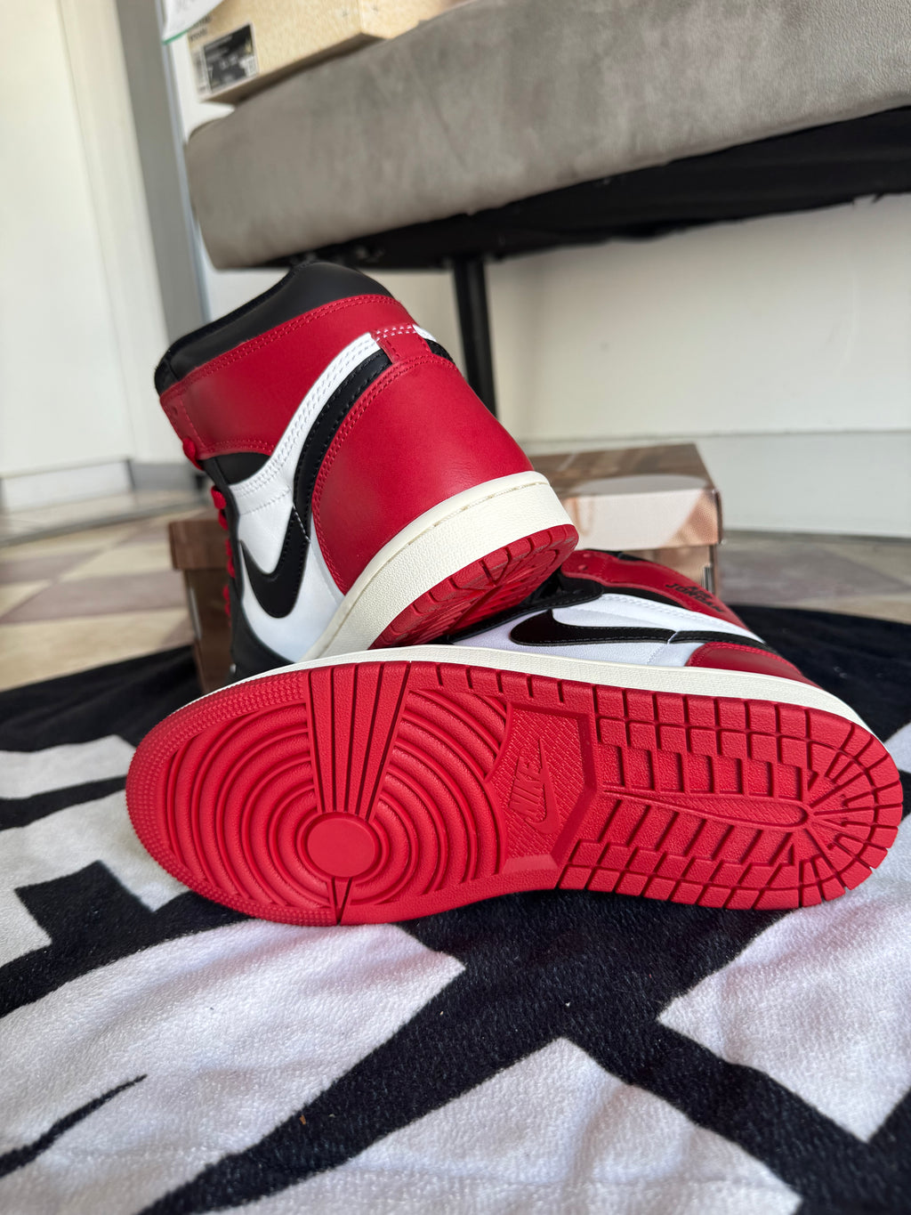 Jordan 1 High Black Toe Reimagined (Taille 40)