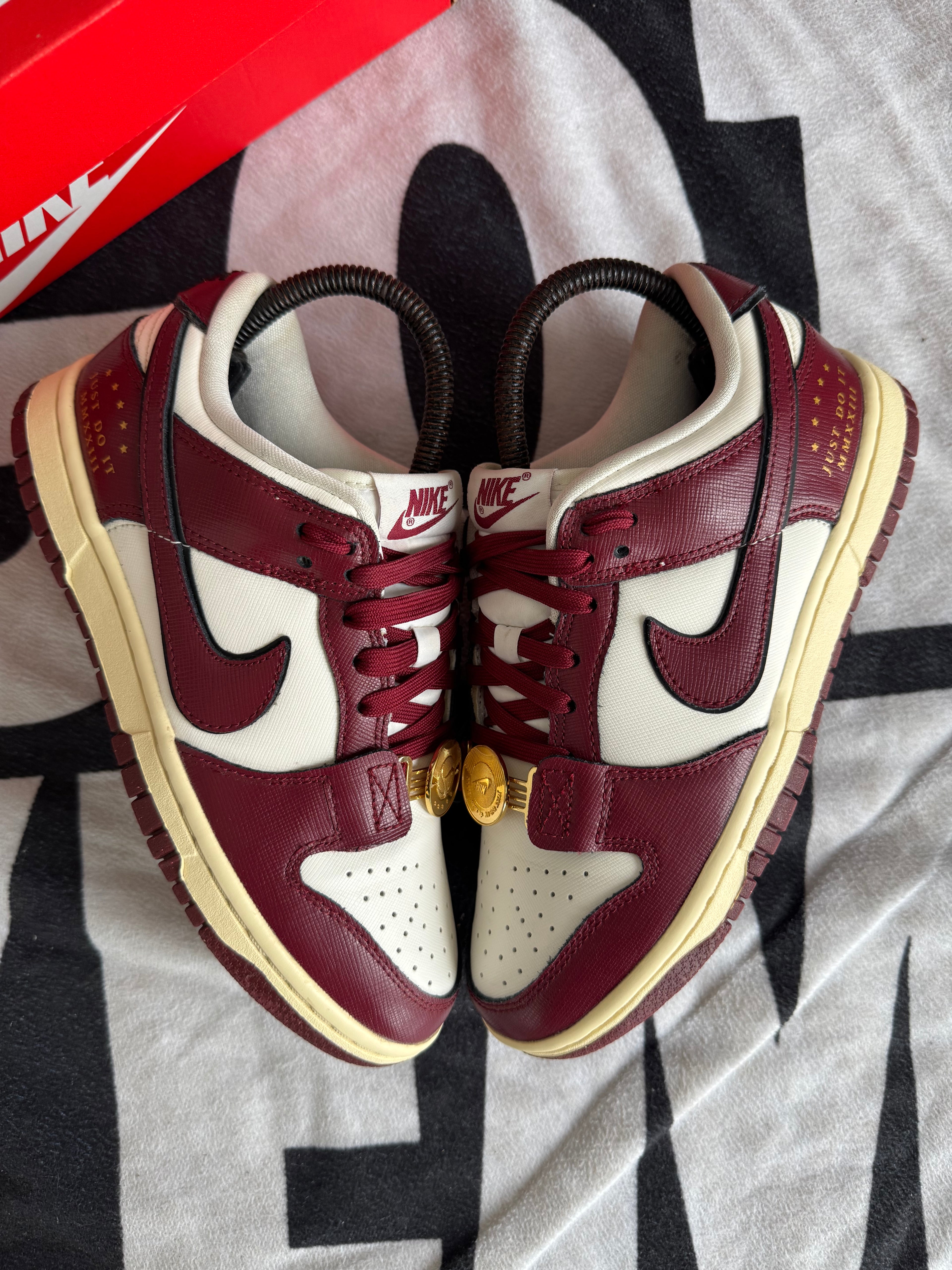 Nike Dunk Low Sisterhood Sail Team Red (Taille 36.5)