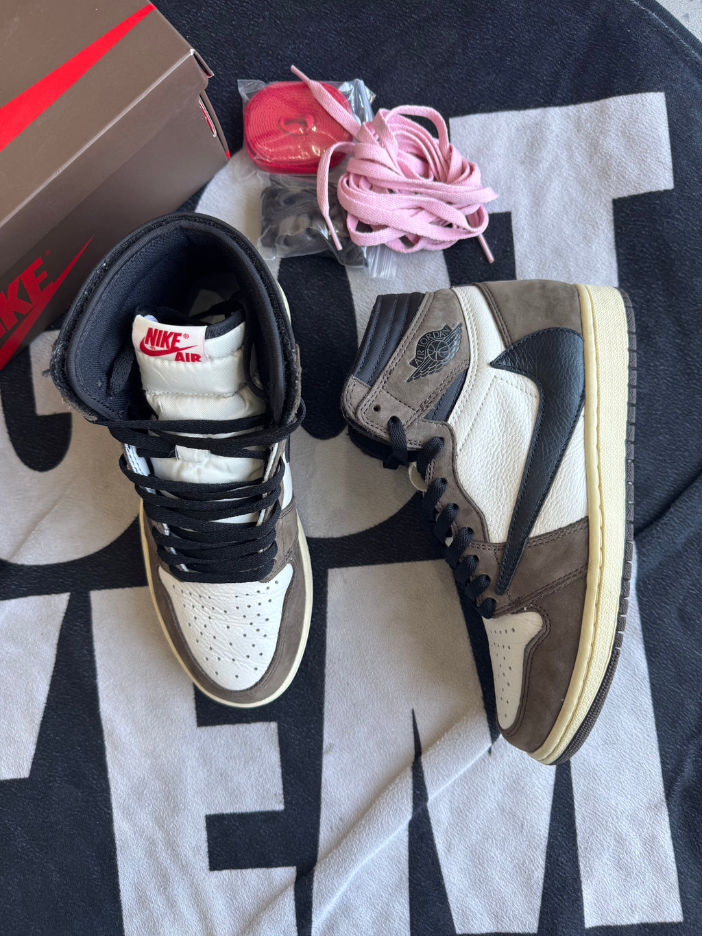 Jordan 1 High Travis Scott Mocha (Taille 41)