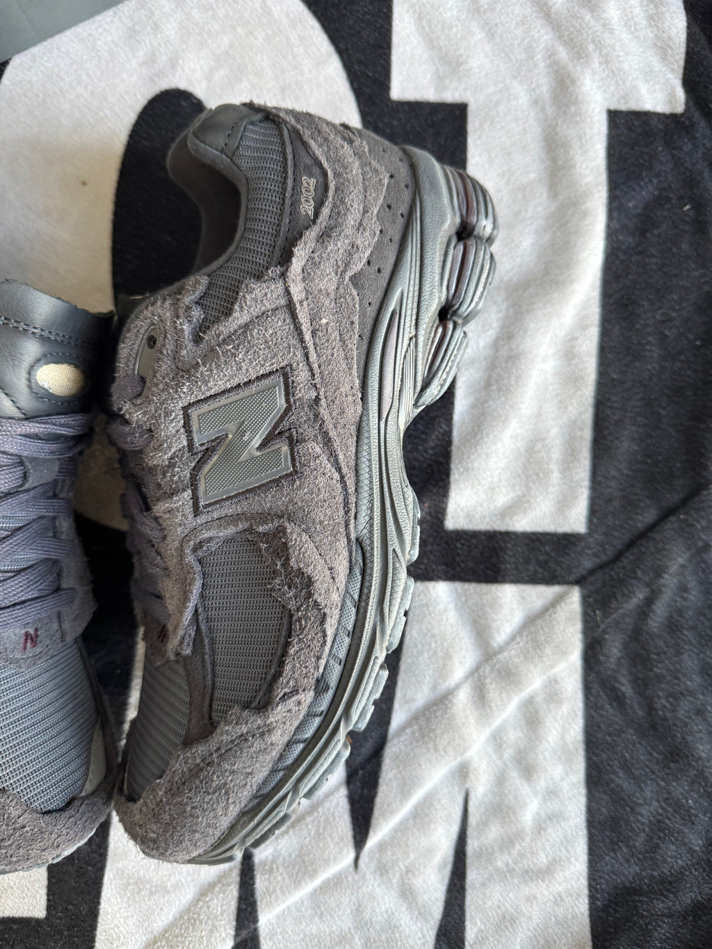 New Balance 2002R Protection Pack Phantom (Taille 40)
