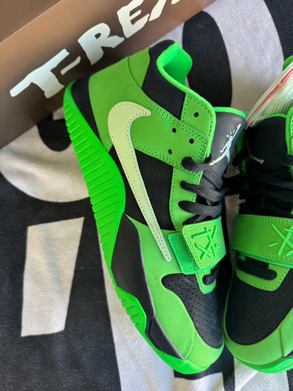 Jordan CJ1 T-Rexx x Travis Scott Green Spark (Taille 44)