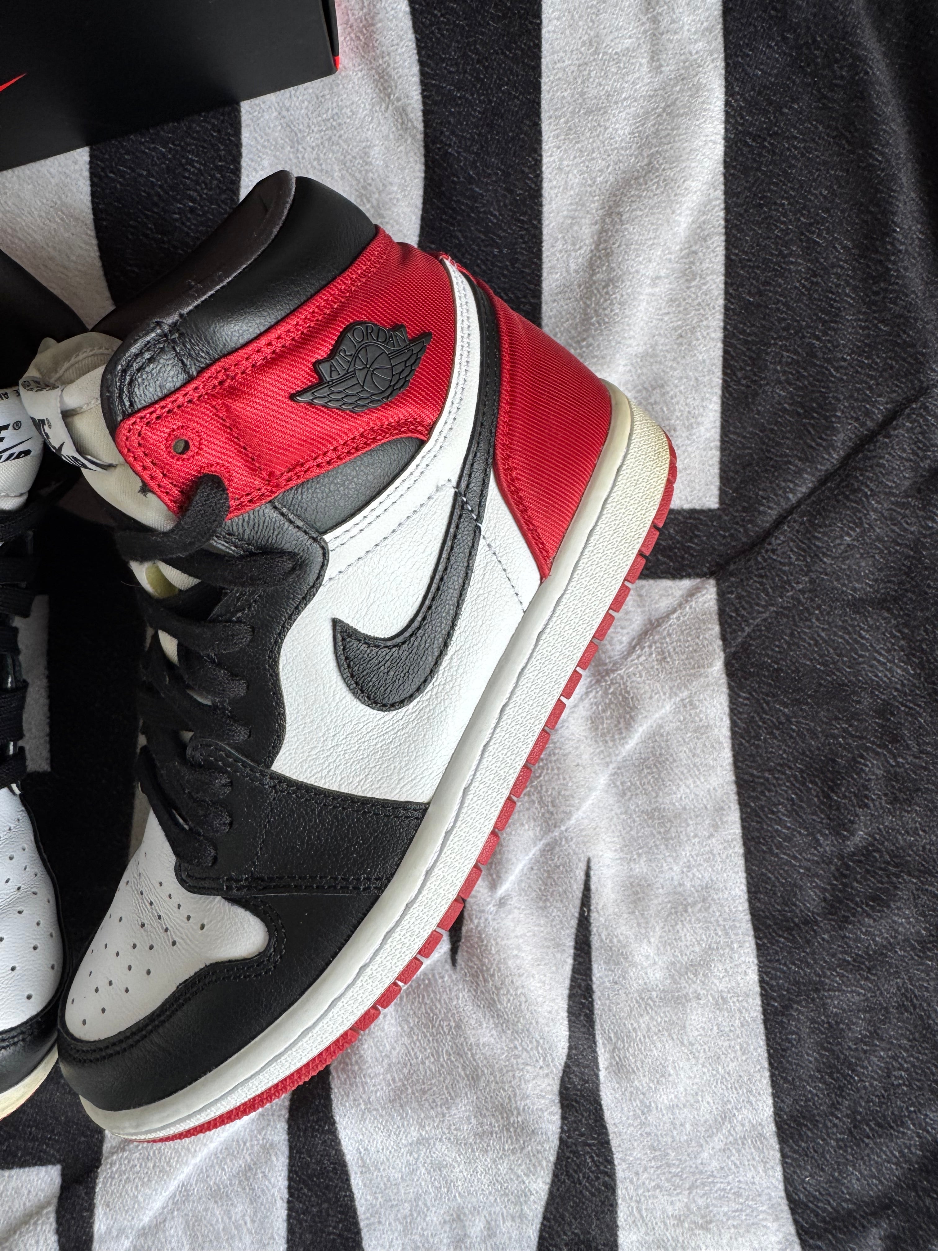 Jordan 1 High Satin Black Toe (Taille 37.5)