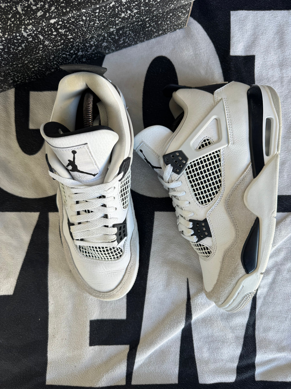 Jordan 4 Military Black (Taille 42)