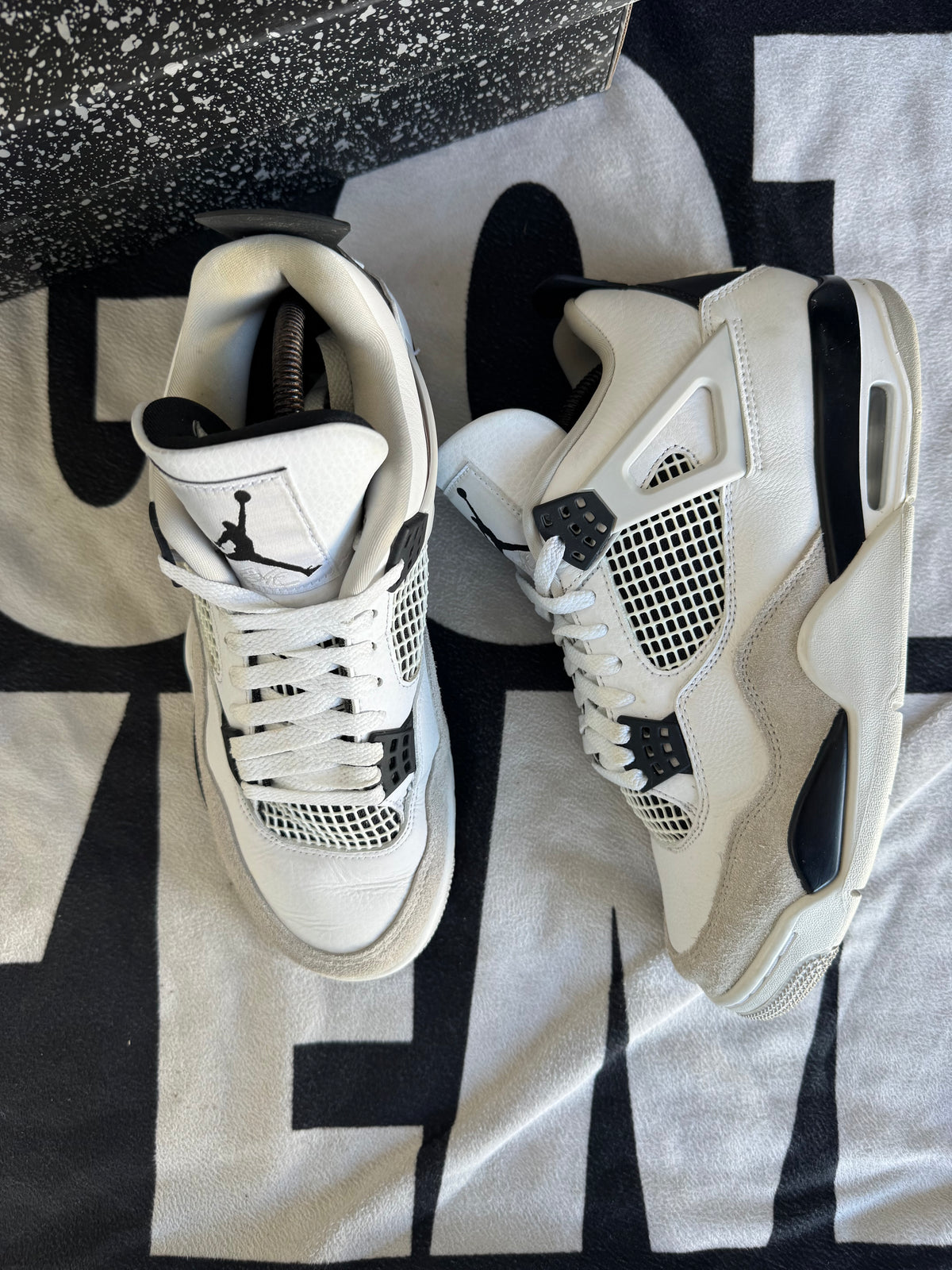 Jordan 4 Military Black (Taille 42)