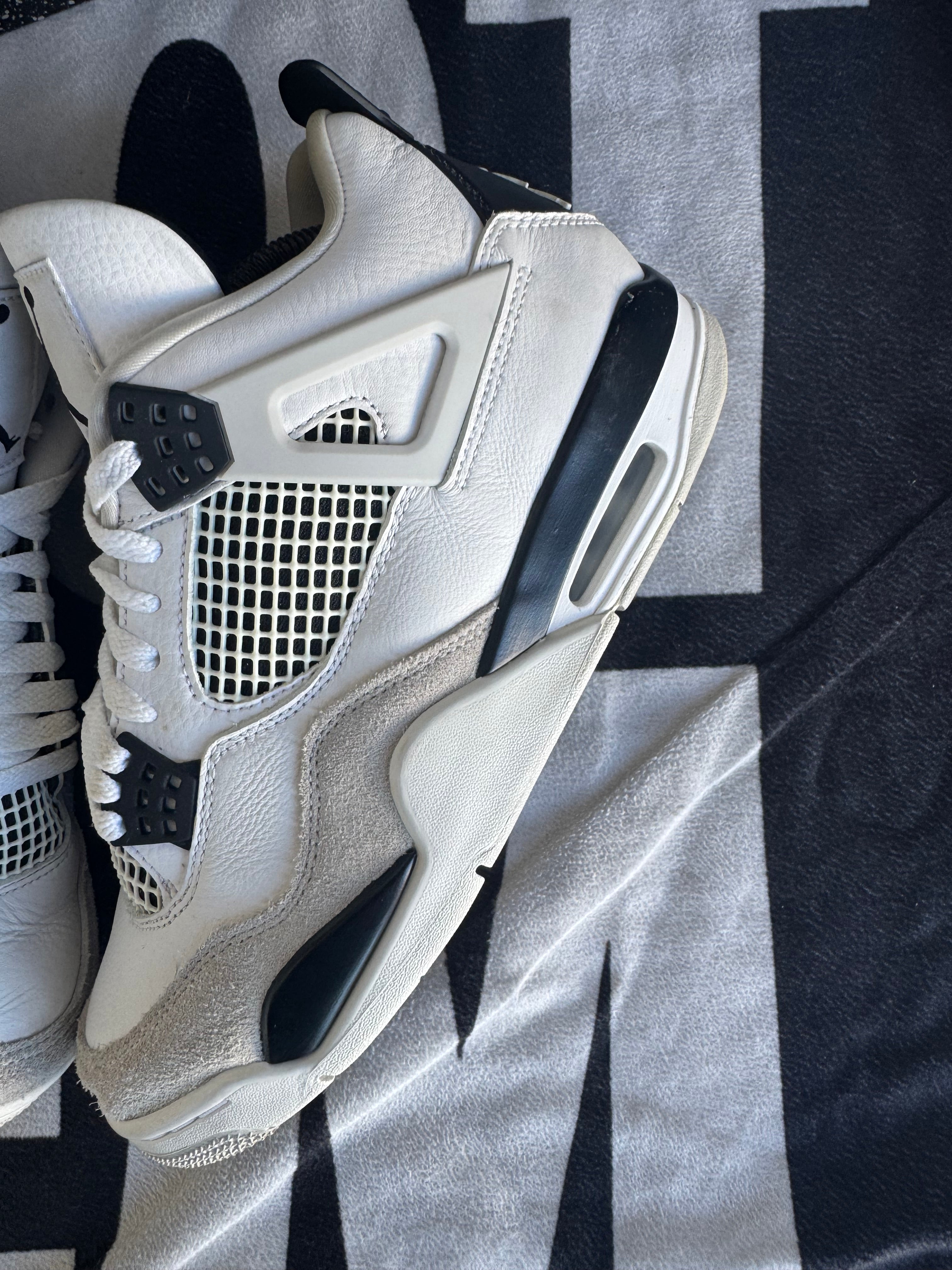 Jordan 4 Military Black (Taille 42)