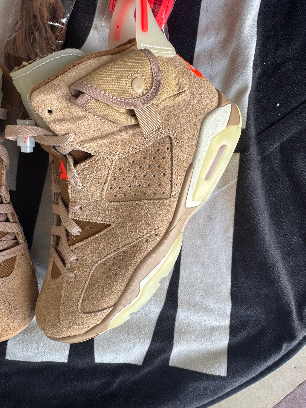 Jordan 6 Travis Scott British Khaki (Taille 39)