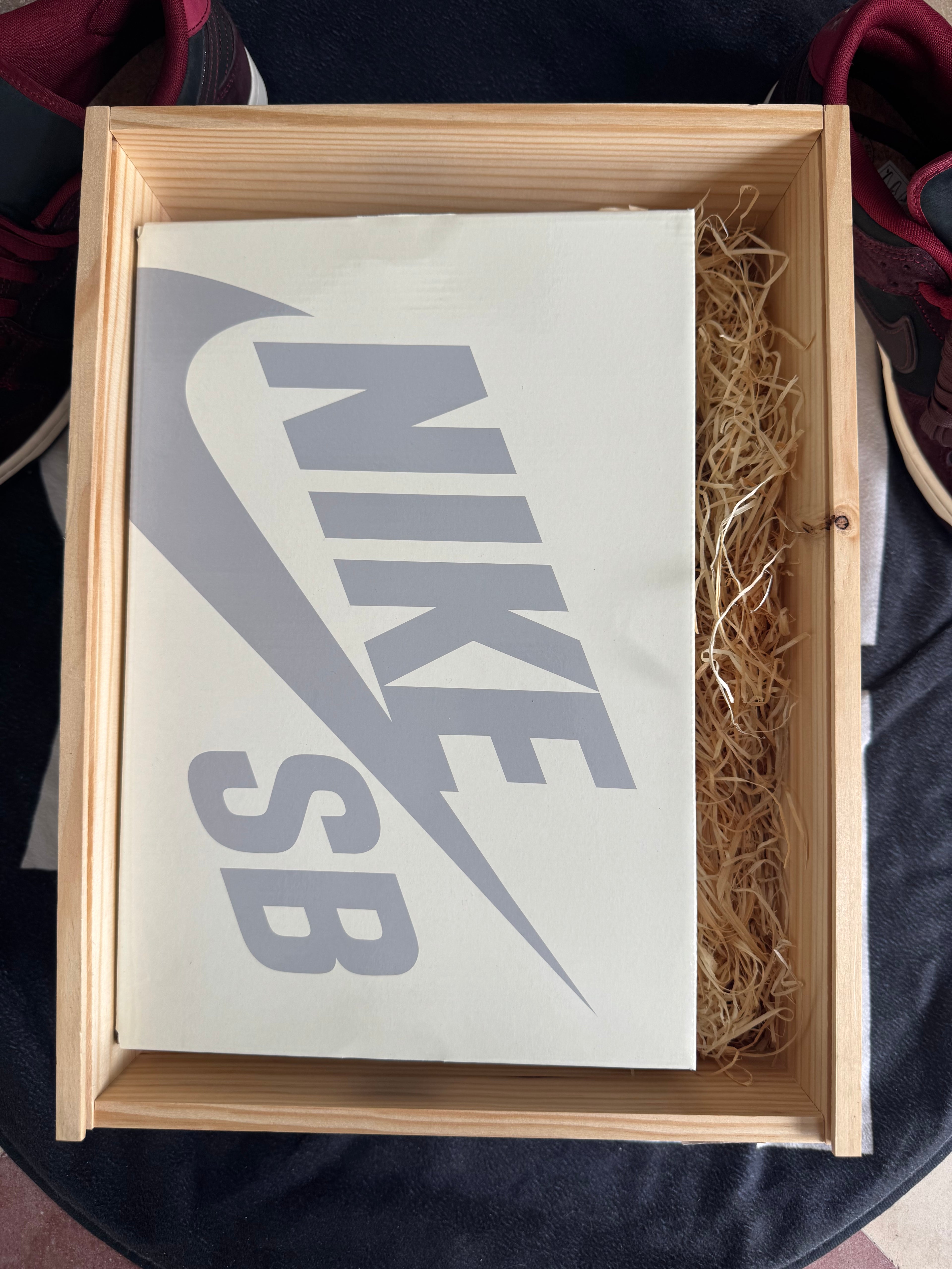 Nike SB Dunk Low Riot Skateshop Special Box (Taille 45)
