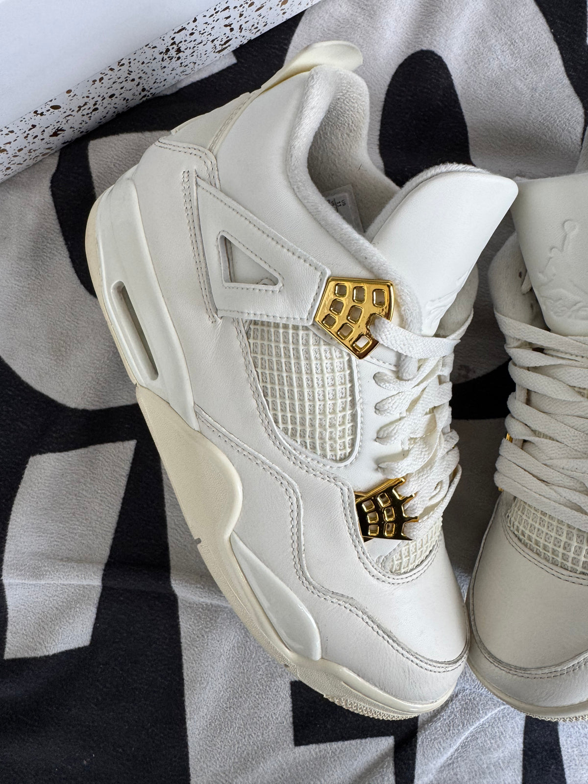 Jordan 4 Metallic Gold wmns (Taille 43)