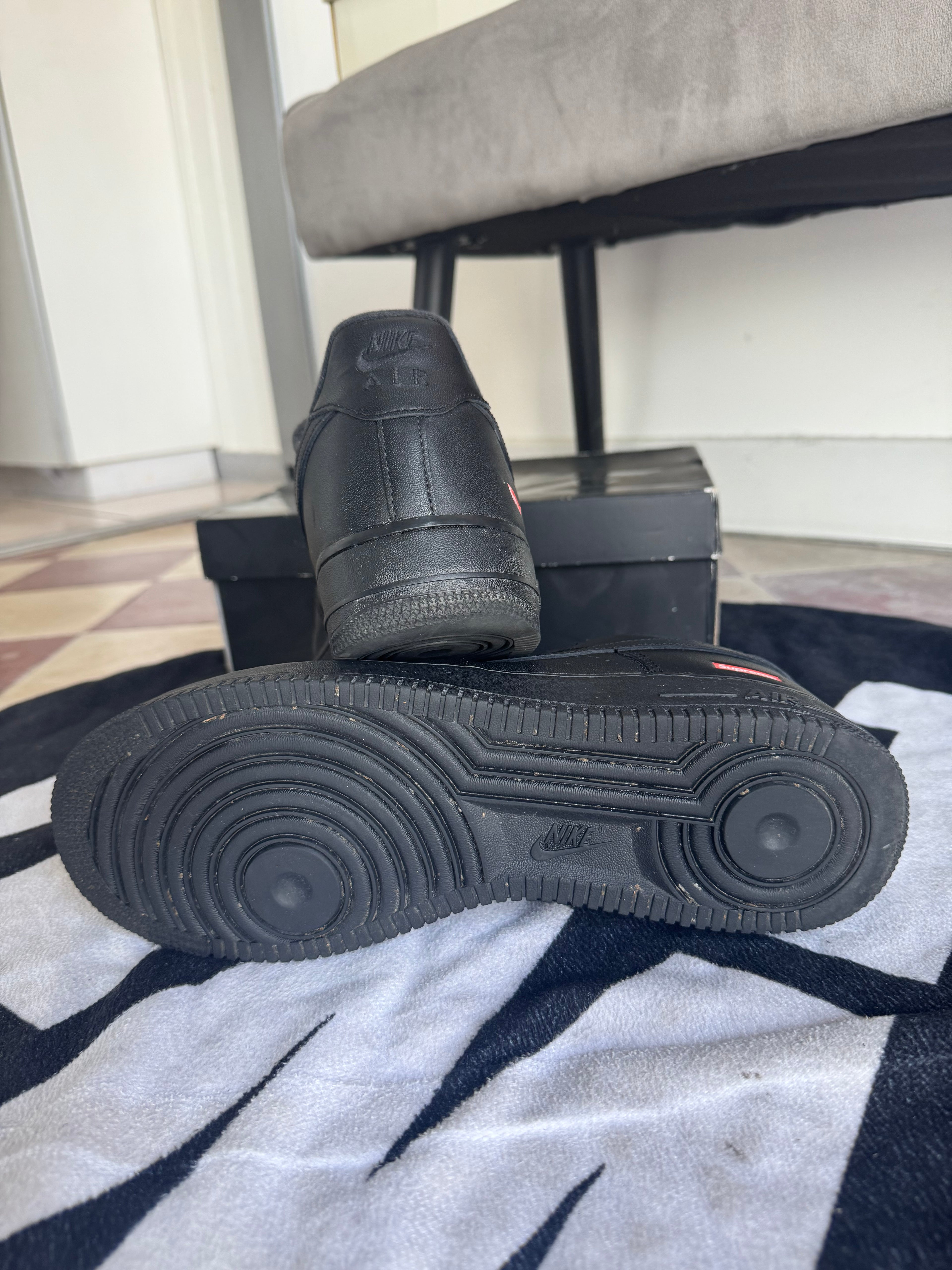 Nike Air Force 1 Low Supreme Black (Taille 45)