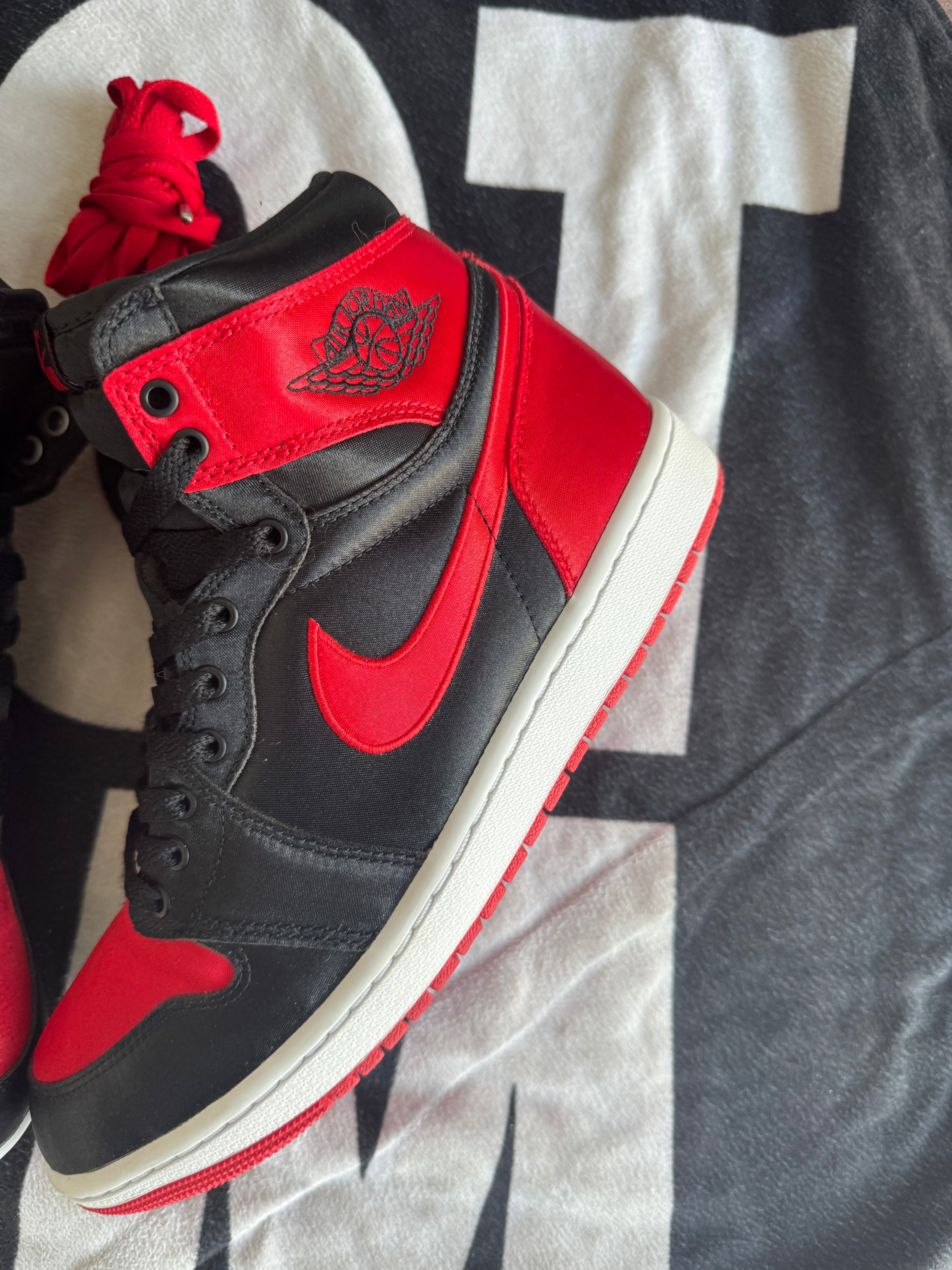 Jordan 1 High Satin Bred (Taille 42.5)