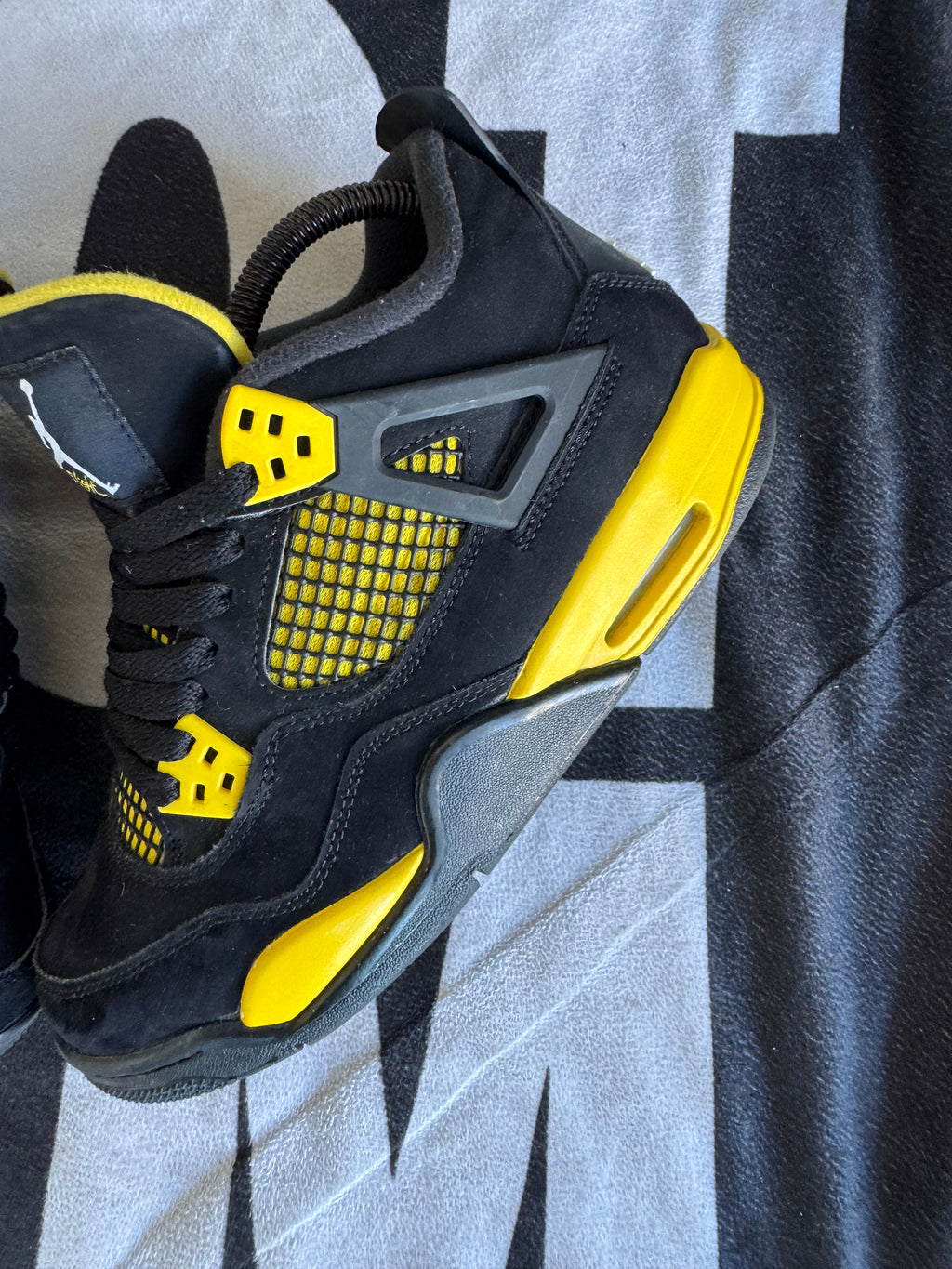 Jordan 4 Thunder 2023 GS (Taille 40)