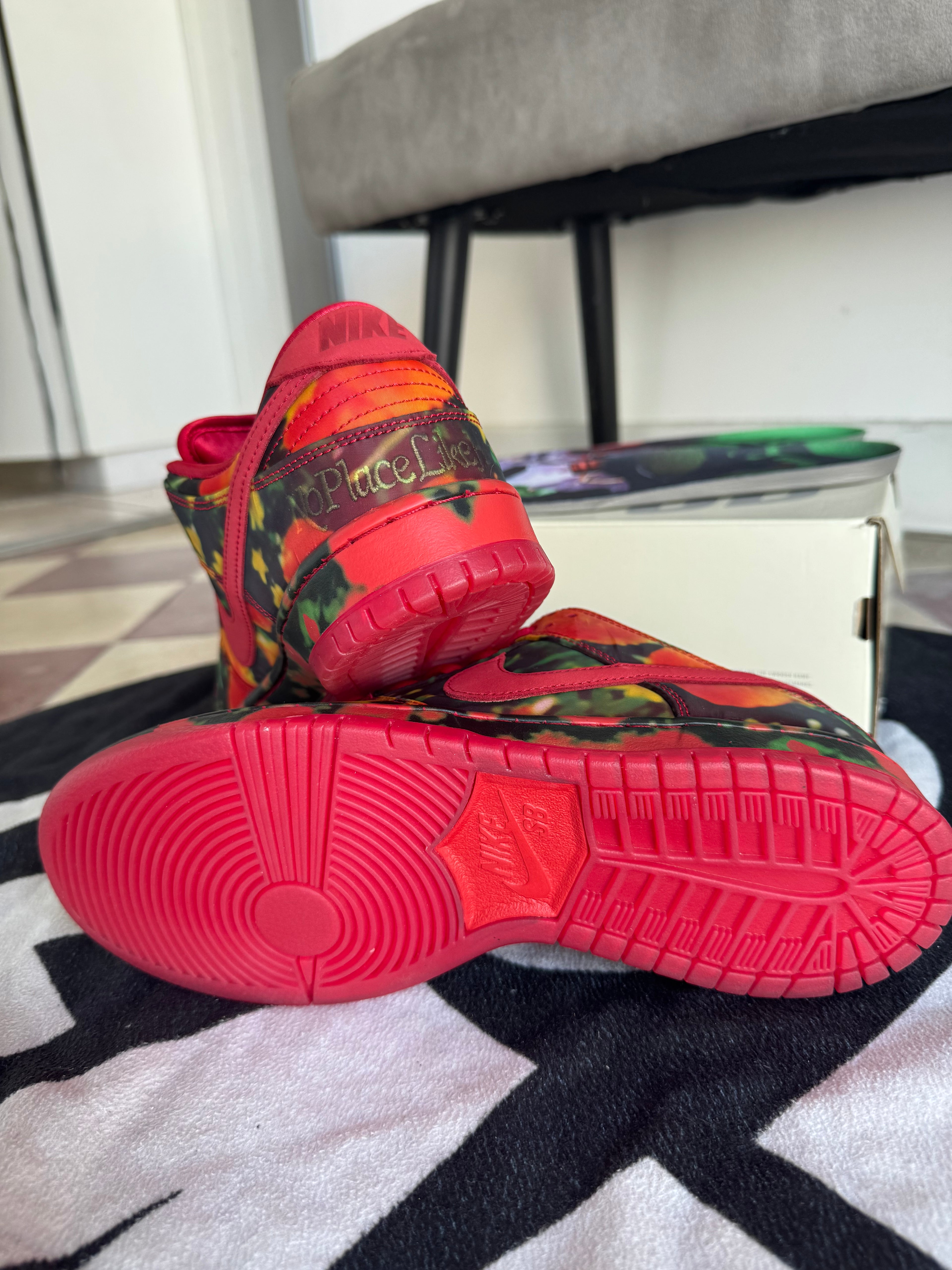 Nike SB Dunk Low The Wizard of Oz Poppy Field (Taille 42.5)