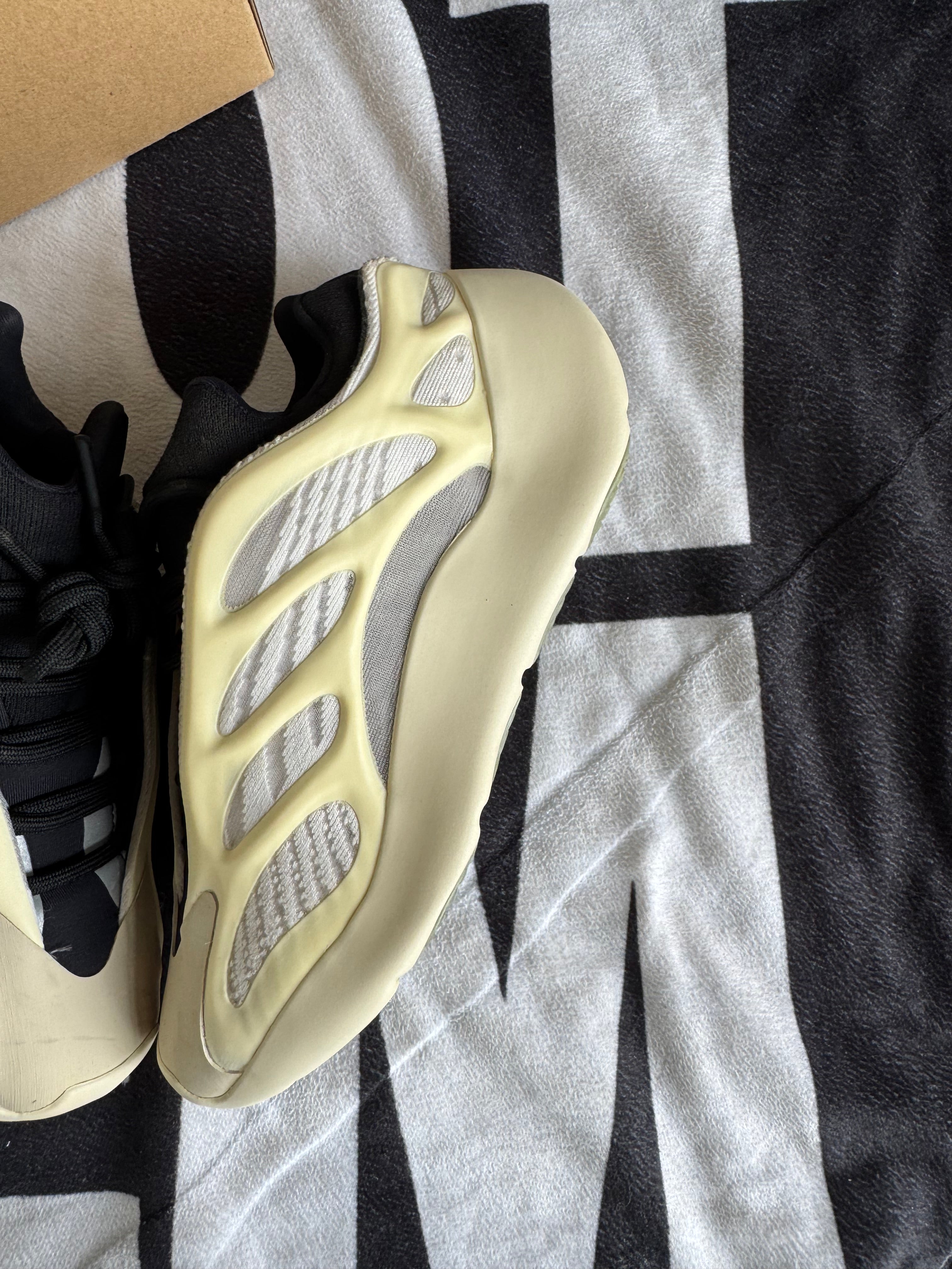 adidas Yeezy 700 V3 Azael (Taille 37 1/3)