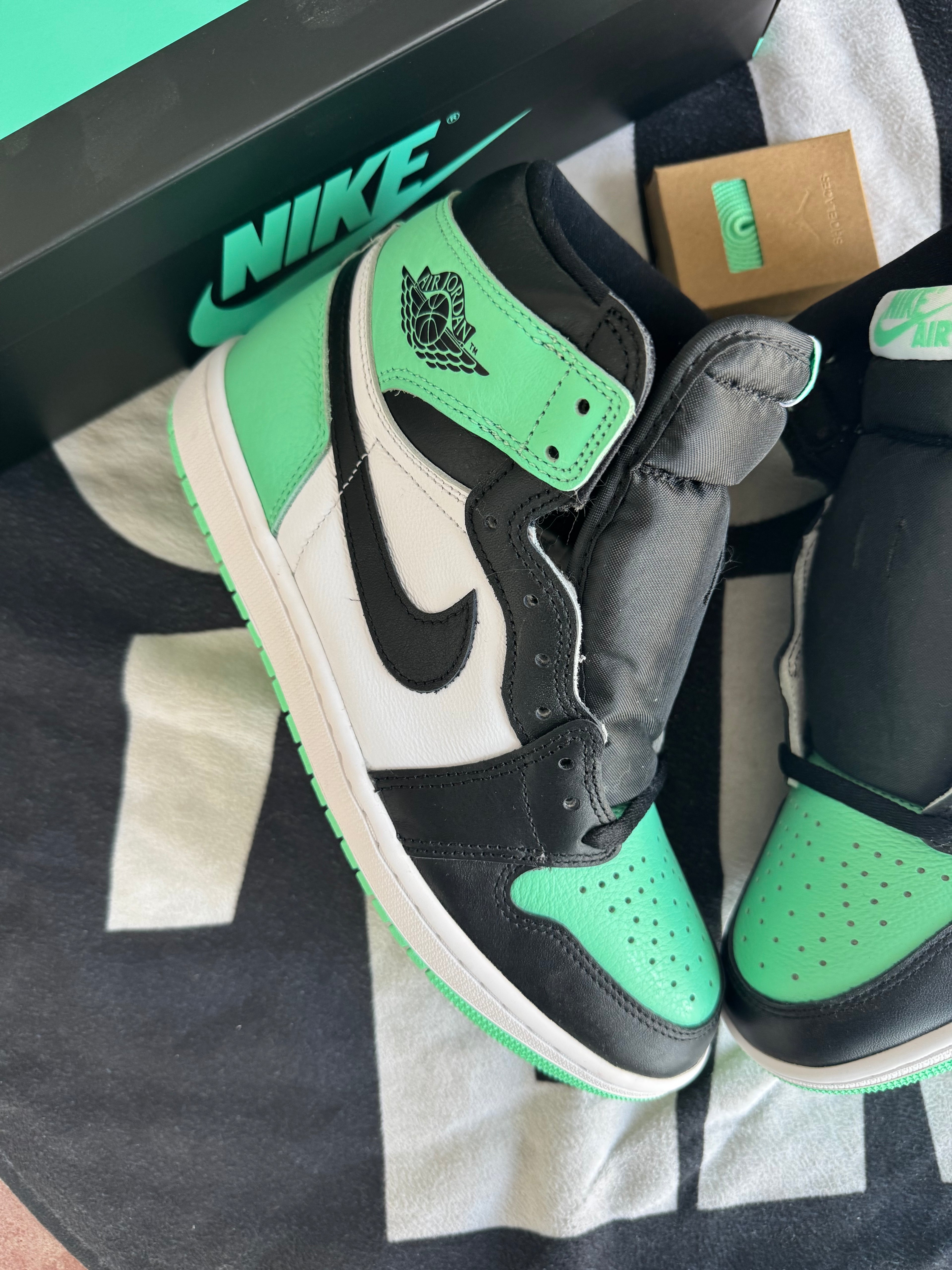 Jordan 1 High Green Glow (Taille 42.5)