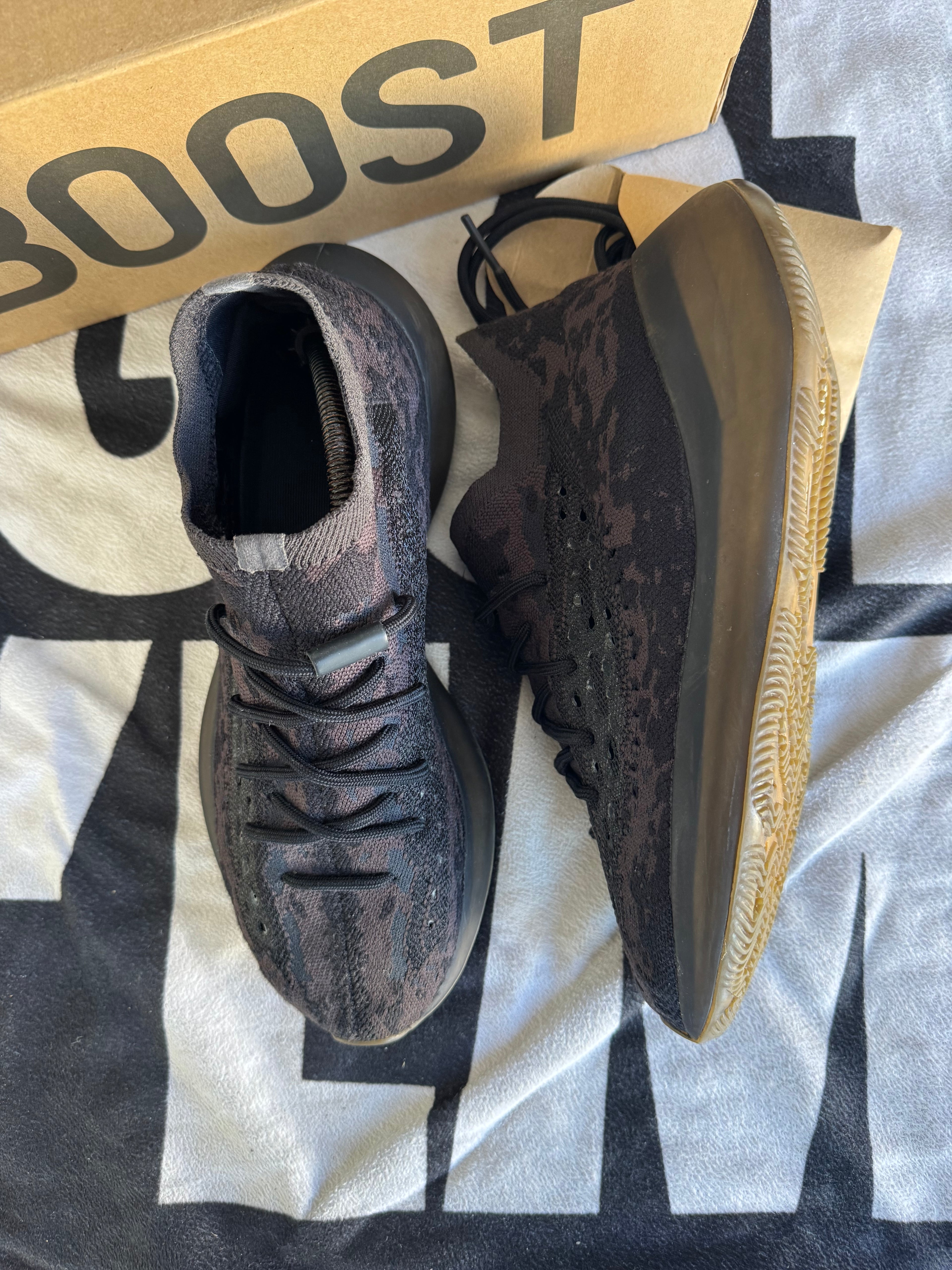 Yeezy Boost 380 Onyx (Taille 45 1/3)