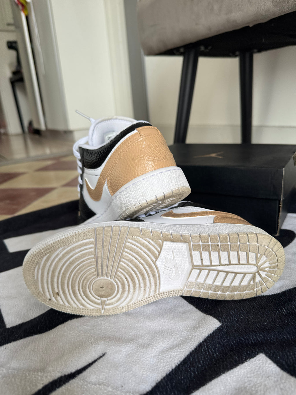 Jordan 1 Low White Custom (Taille 36)