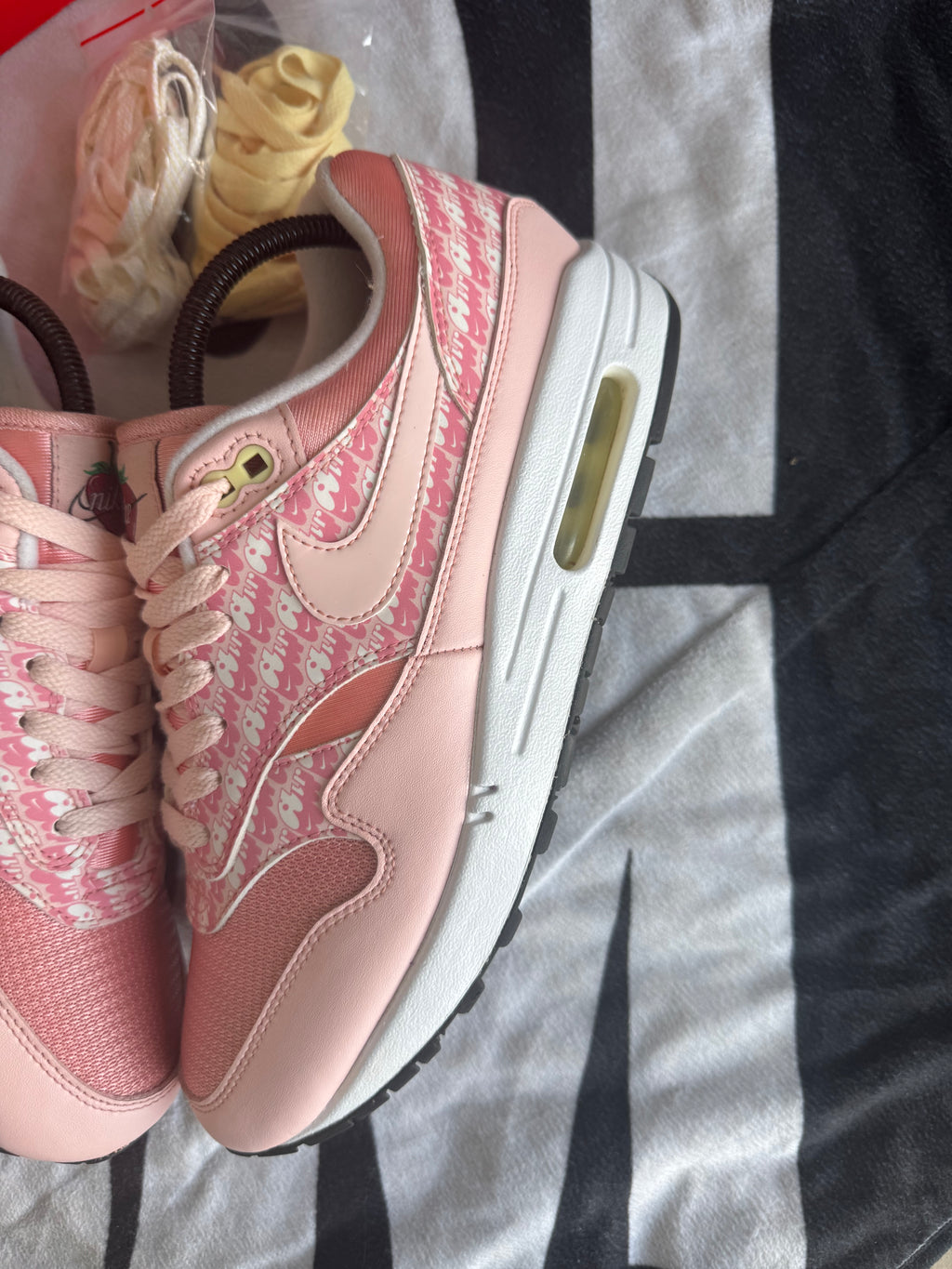 Nike Air Max 1 Strawberry Lemonade  (Taille 42.5)