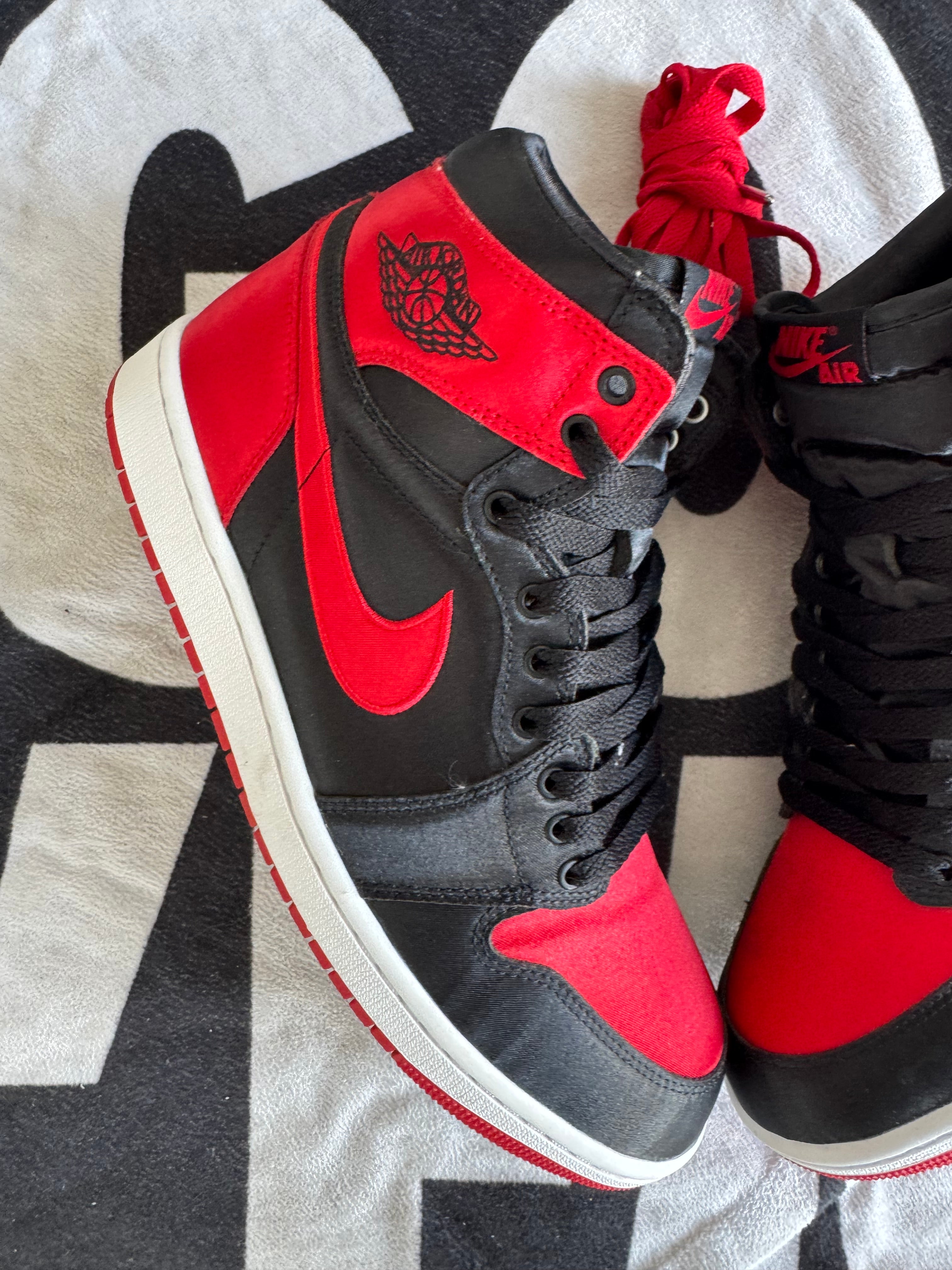 Jordan 1 High Satin Bred (Taille 42.5)
