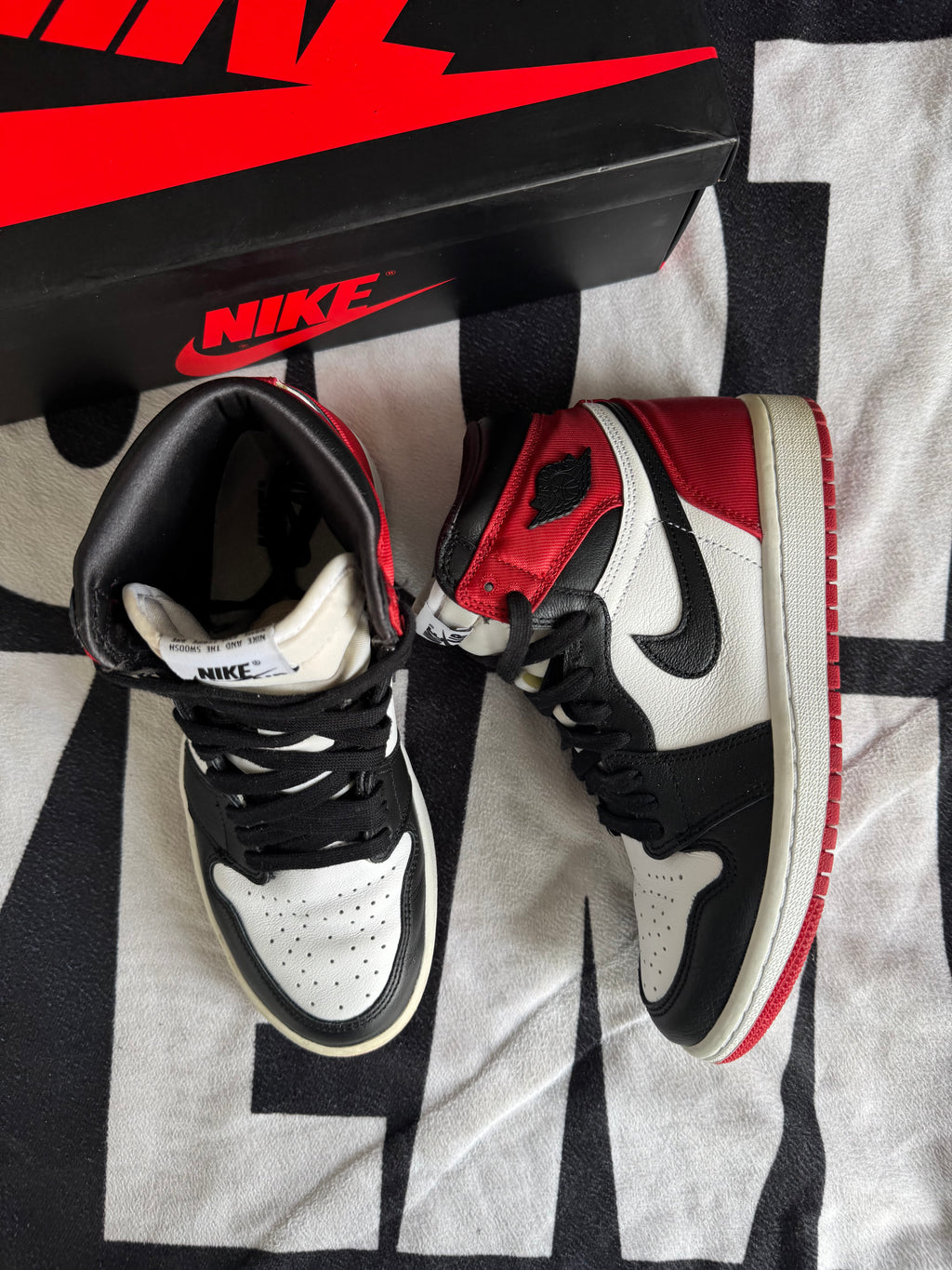 Jordan 1 High Satin Black Toe (Taille 37.5)