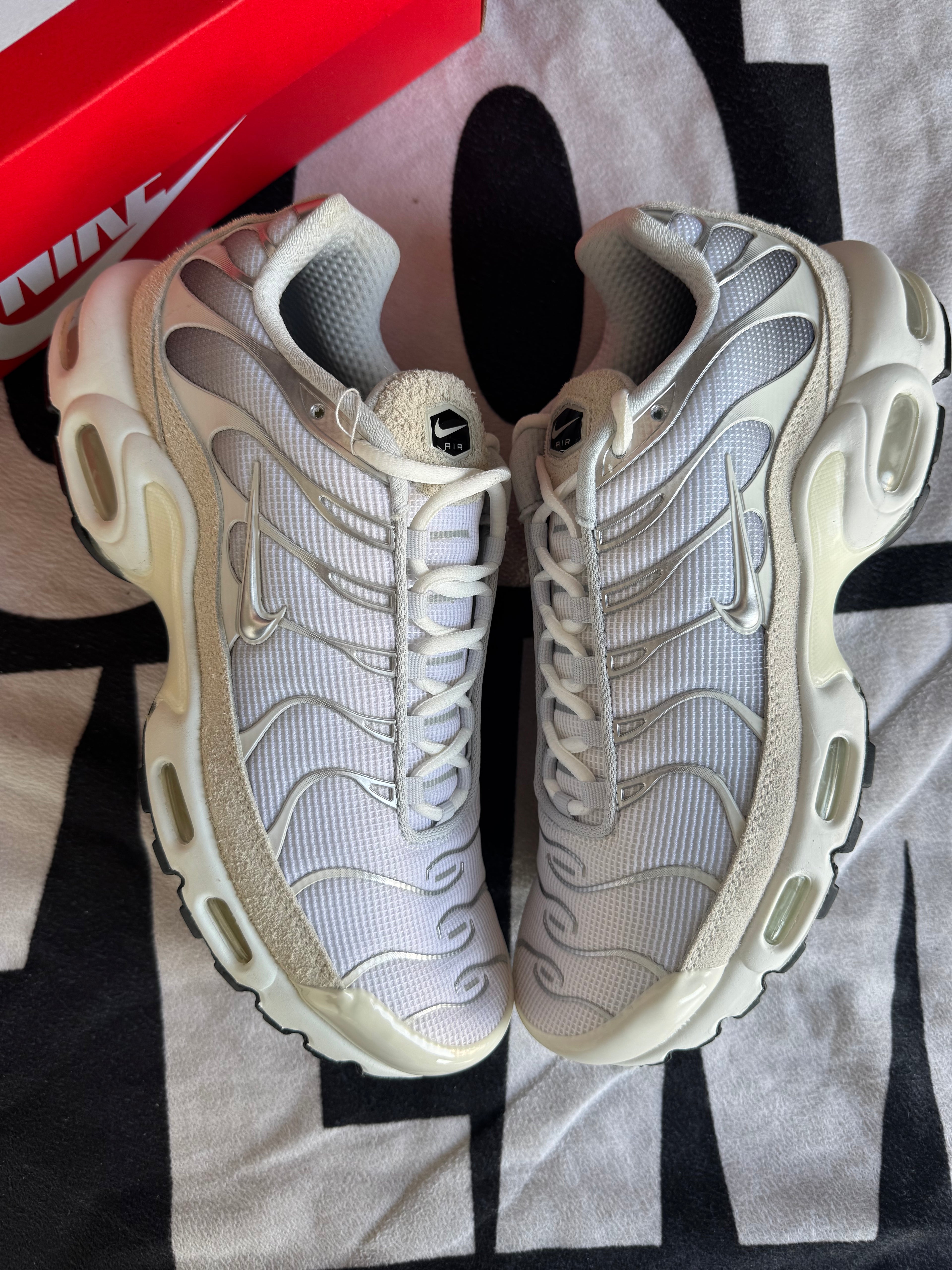 Nike Air Max Plus Sail Pure Platinum Silver (Taille 42.5)