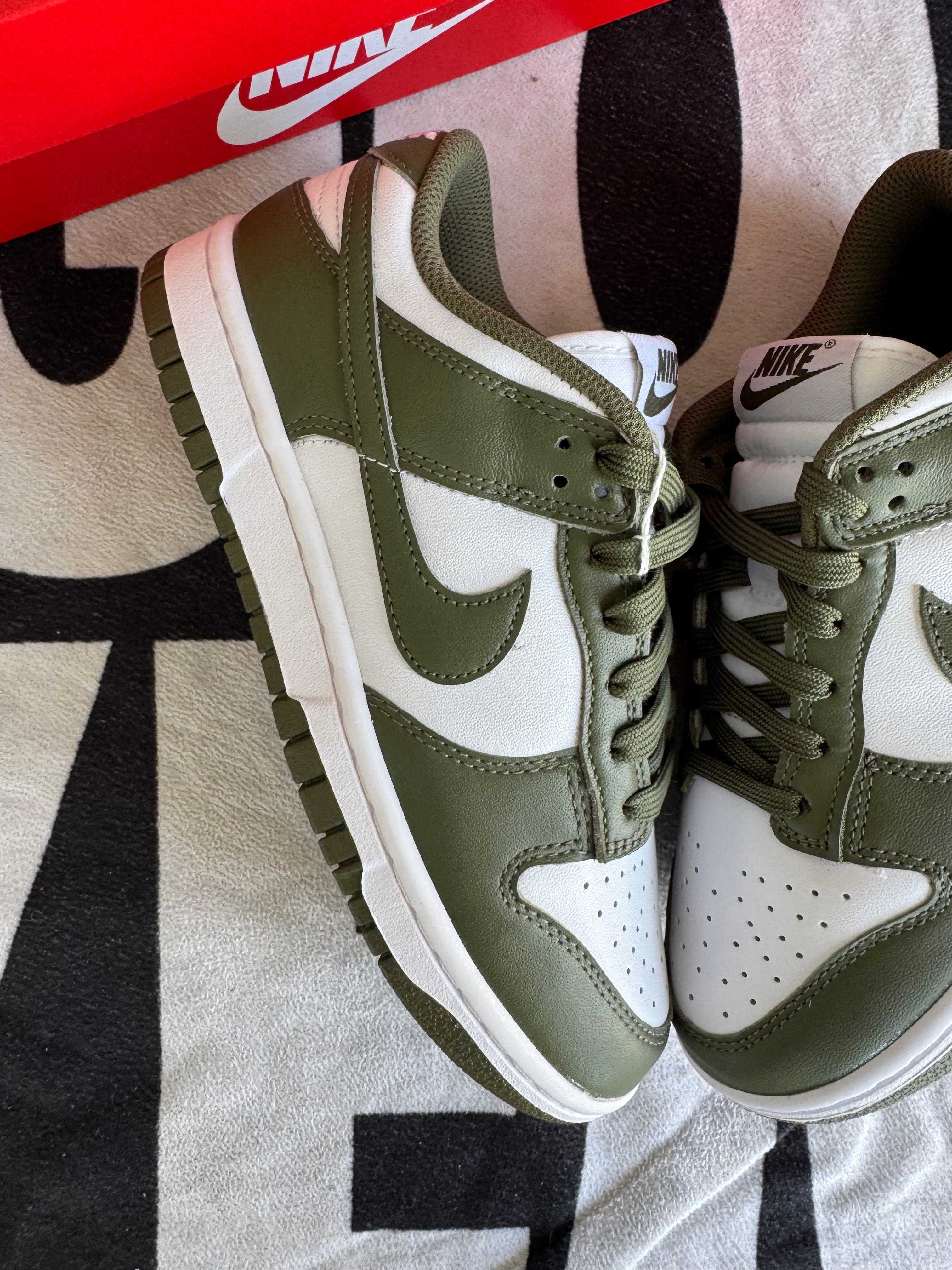 Nike Dunk Low Medium Olive (Taille 37.5)
