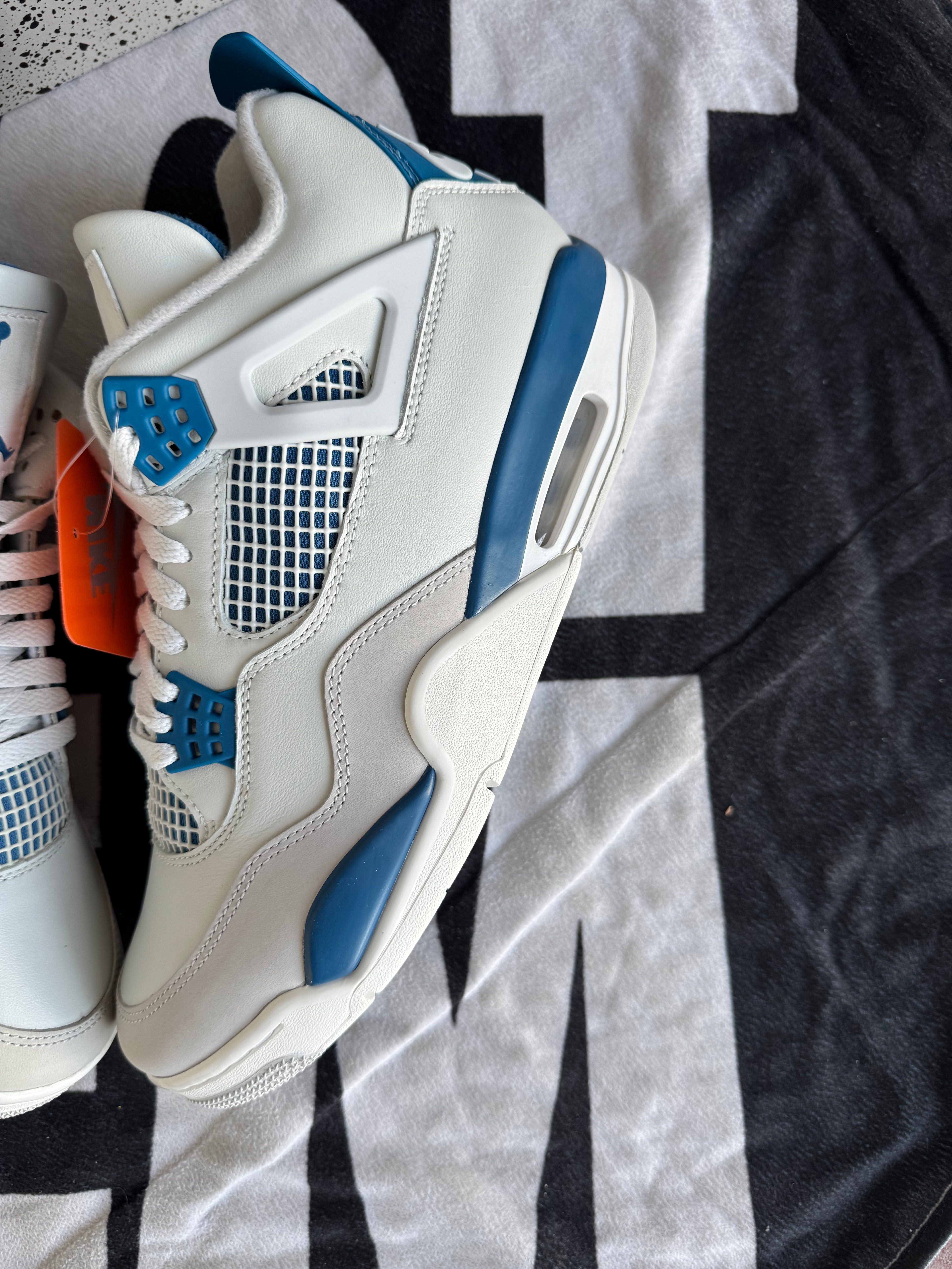Jordan 4 MILITARY BLUE 2024 (Taille 45)
