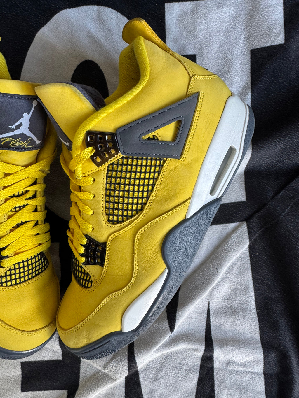 Jordan 4 Lightning 2021 (Taille 45.5)