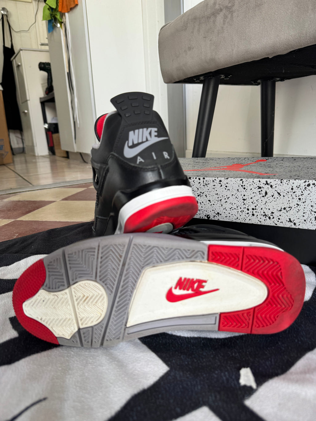 Jordan 4 Bred Reimagined (Taille 41)