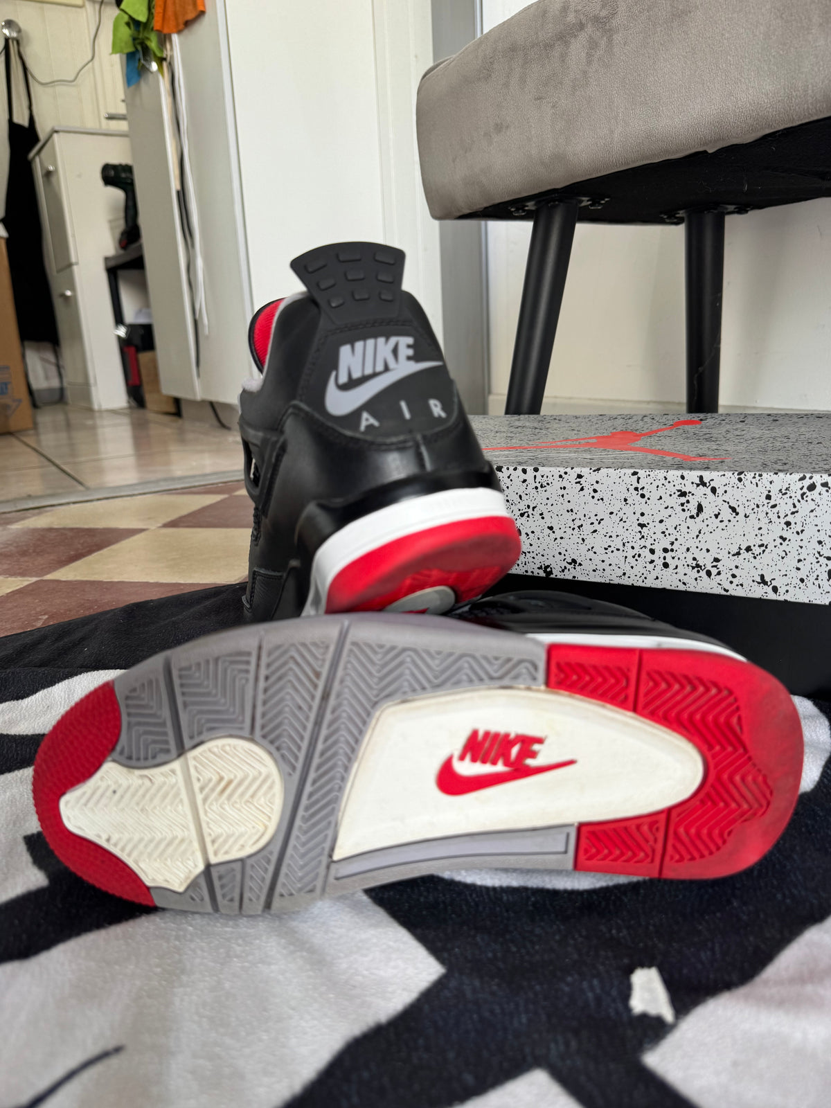 Jordan 4 Bred Reimagined (Taille 41)