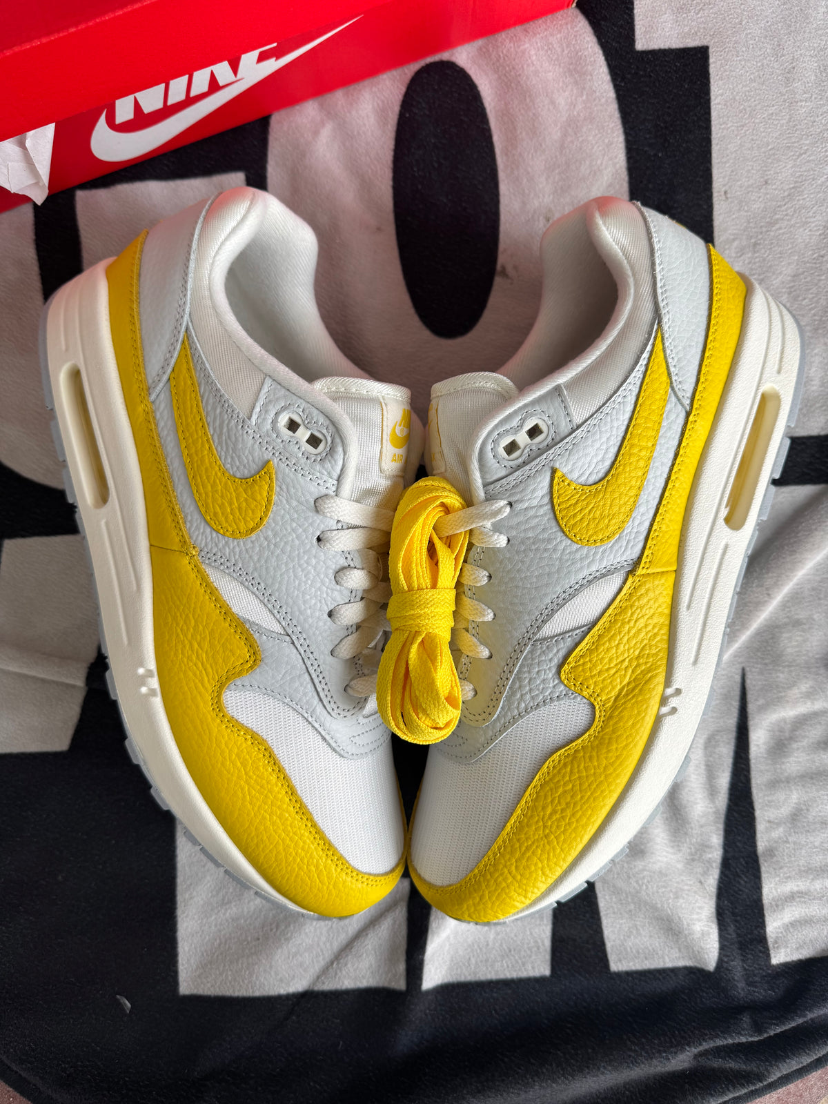 Nike Air Max 1 Tour Yellow wmns (Taille 45)