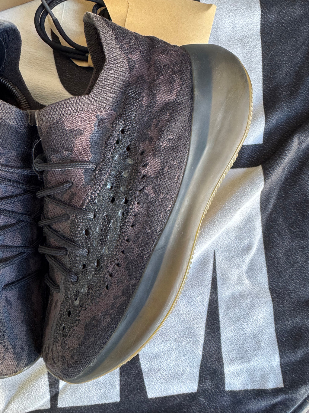 Yeezy Boost 380 Onyx (Taille 45 1/3)