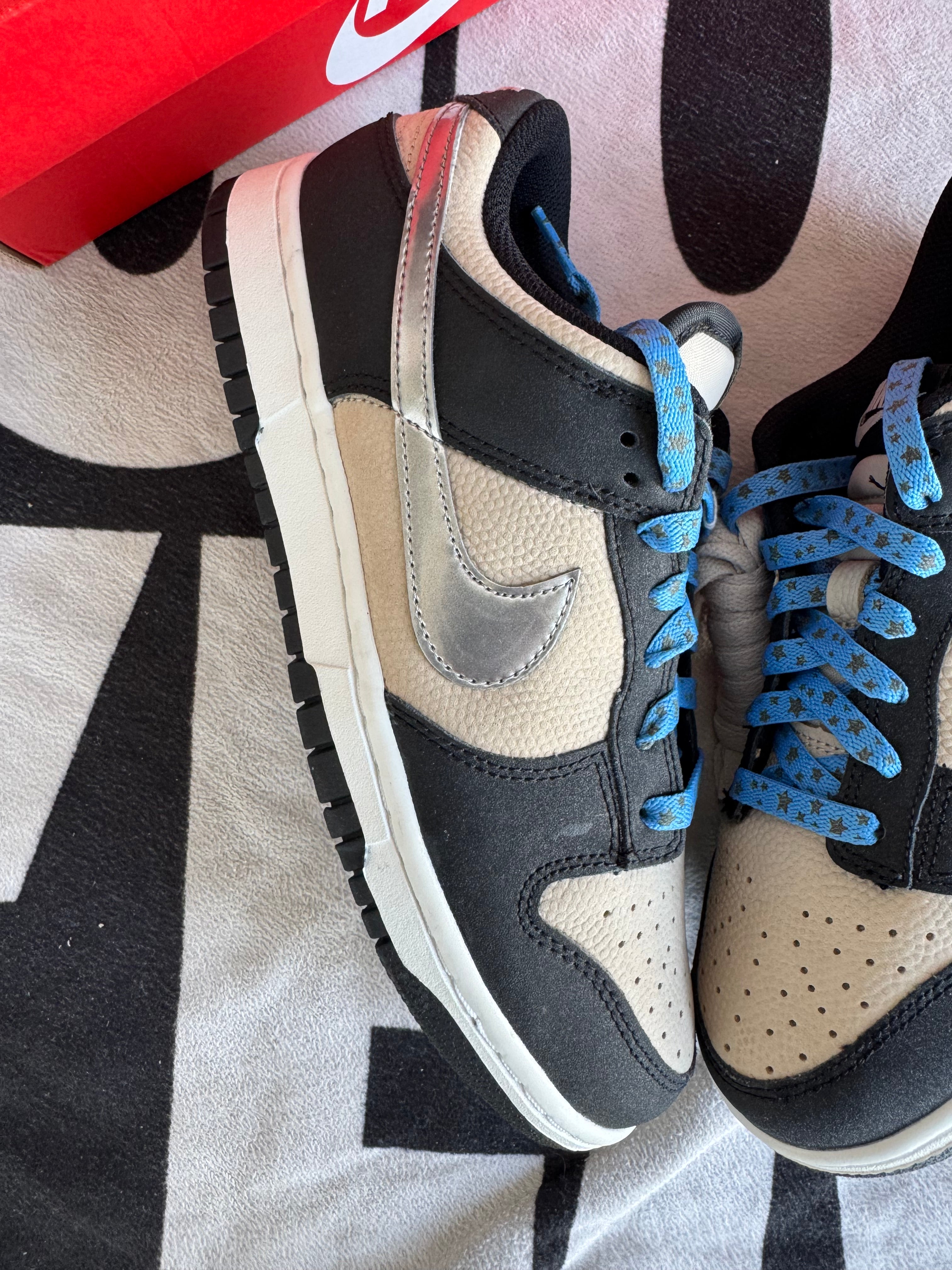 Nike Dunk Low Starry Laces WMNS (Taille 39)