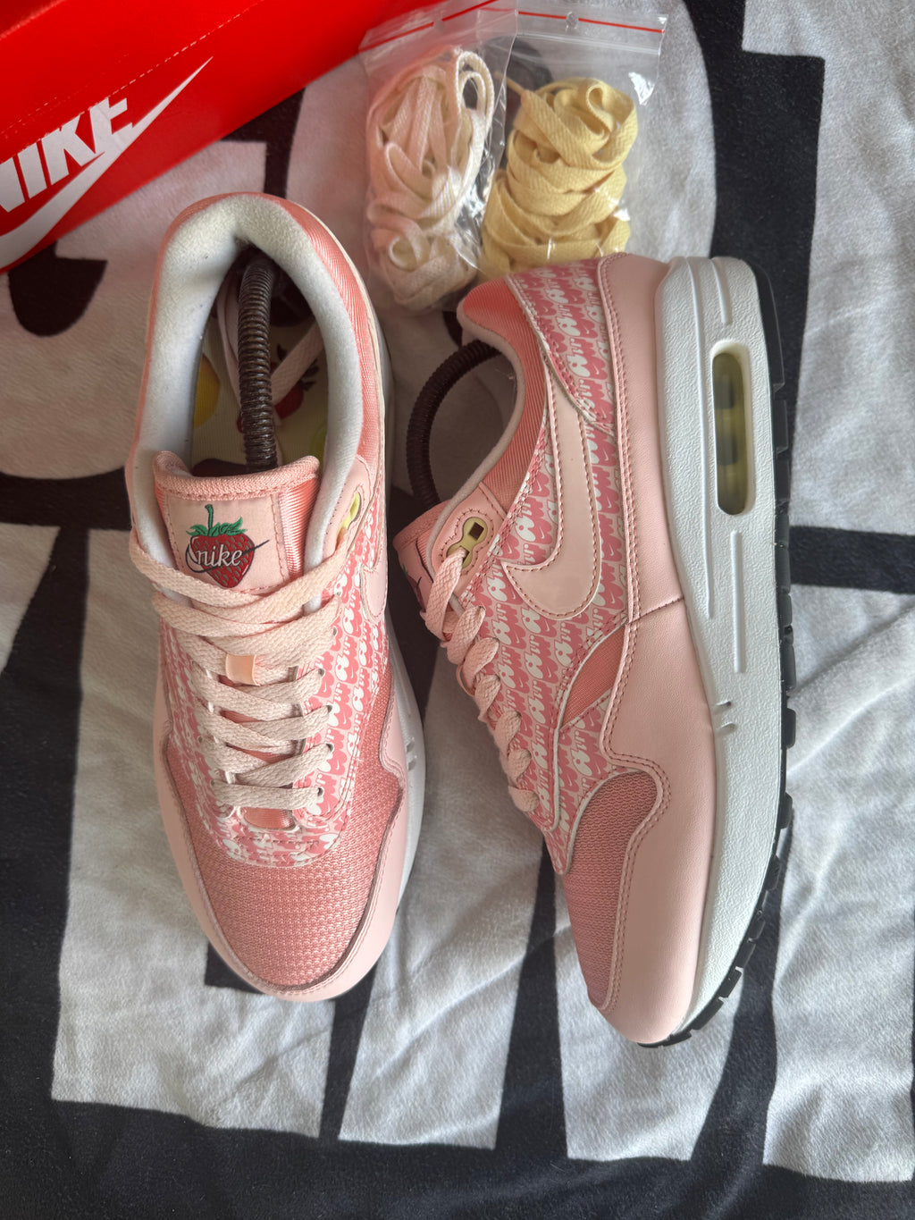 Nike Air Max 1 Strawberry Lemonade  (Taille 42.5)