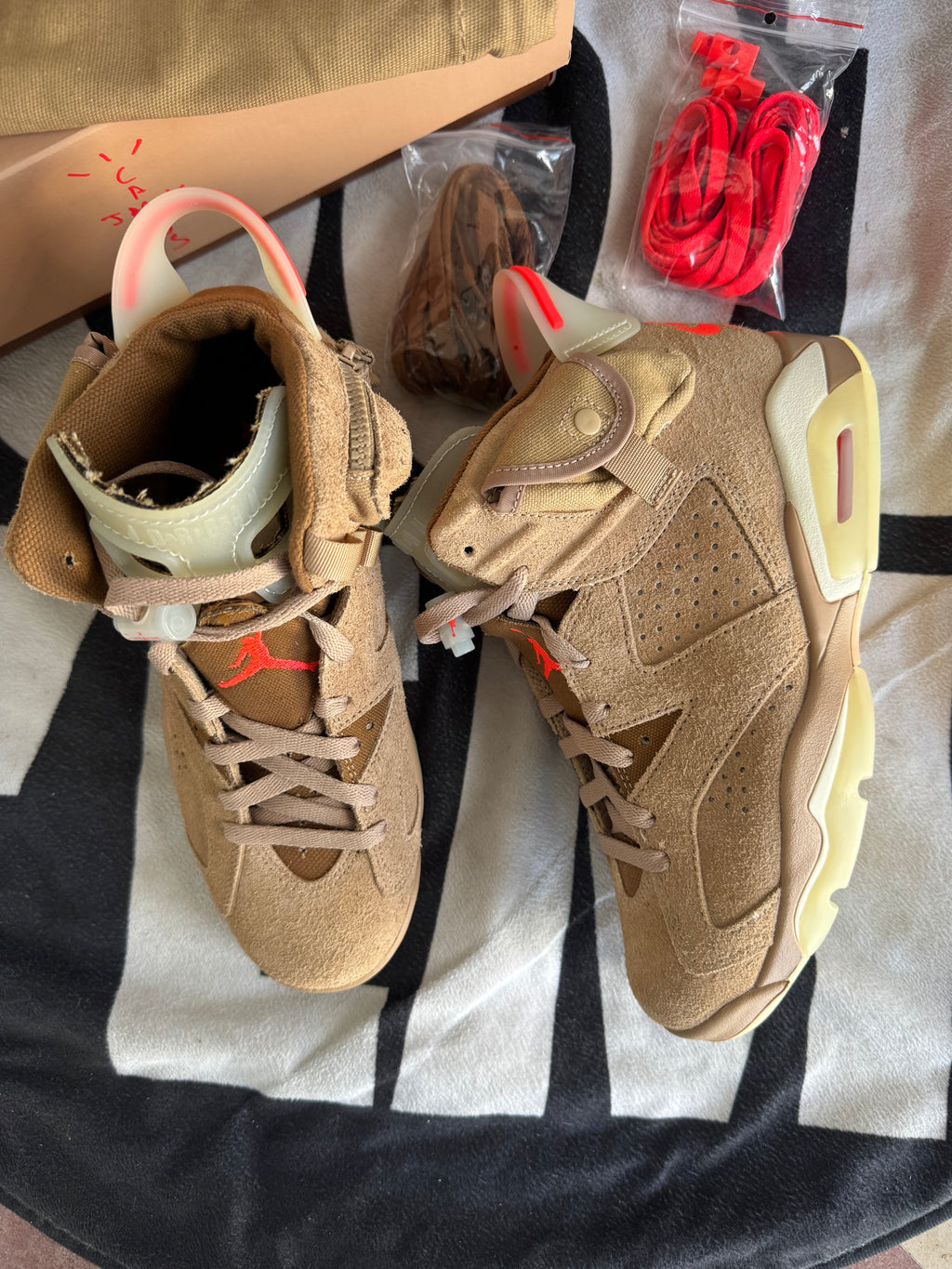 Jordan 6 Travis Scott British Khaki (Taille 39)