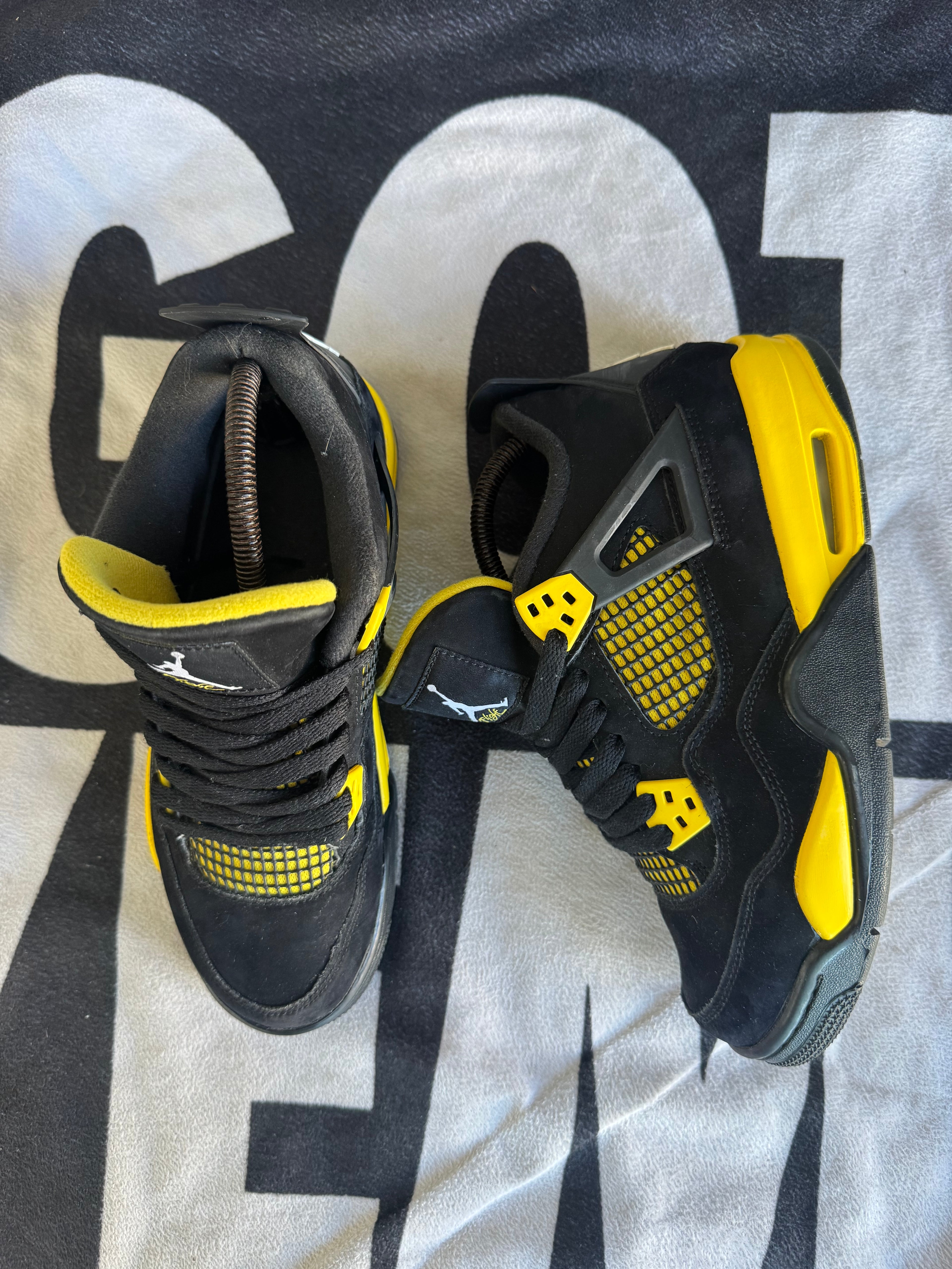 Jordan 4 Thunder 2023 GS (Taille 40)
