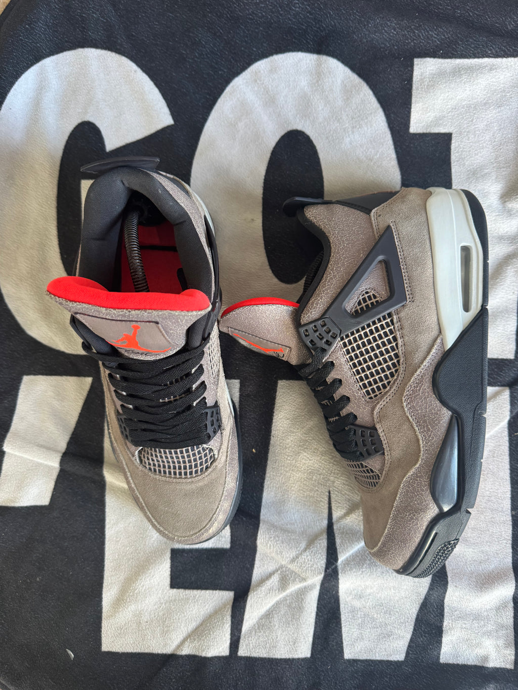 Jordan 4 Taupe Haze (Taille 44)