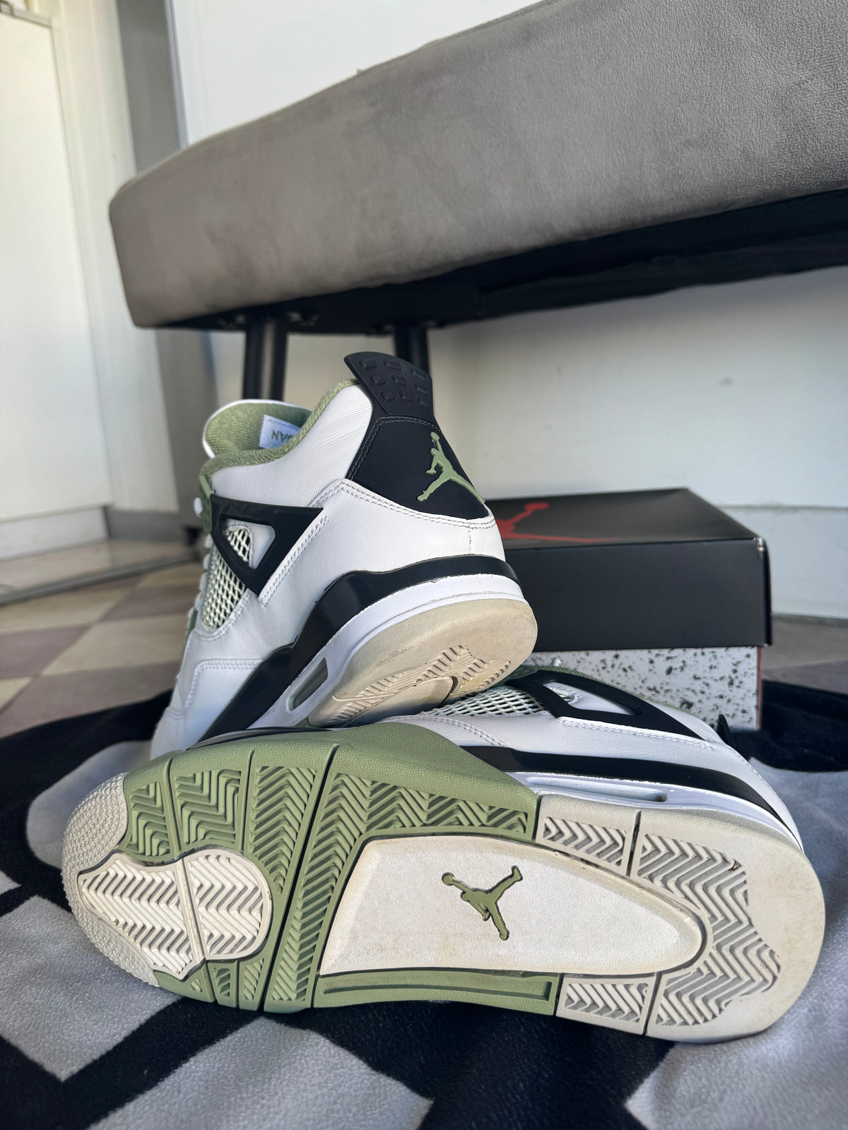Jordan 4 Seafoam wmns (Taille 42)