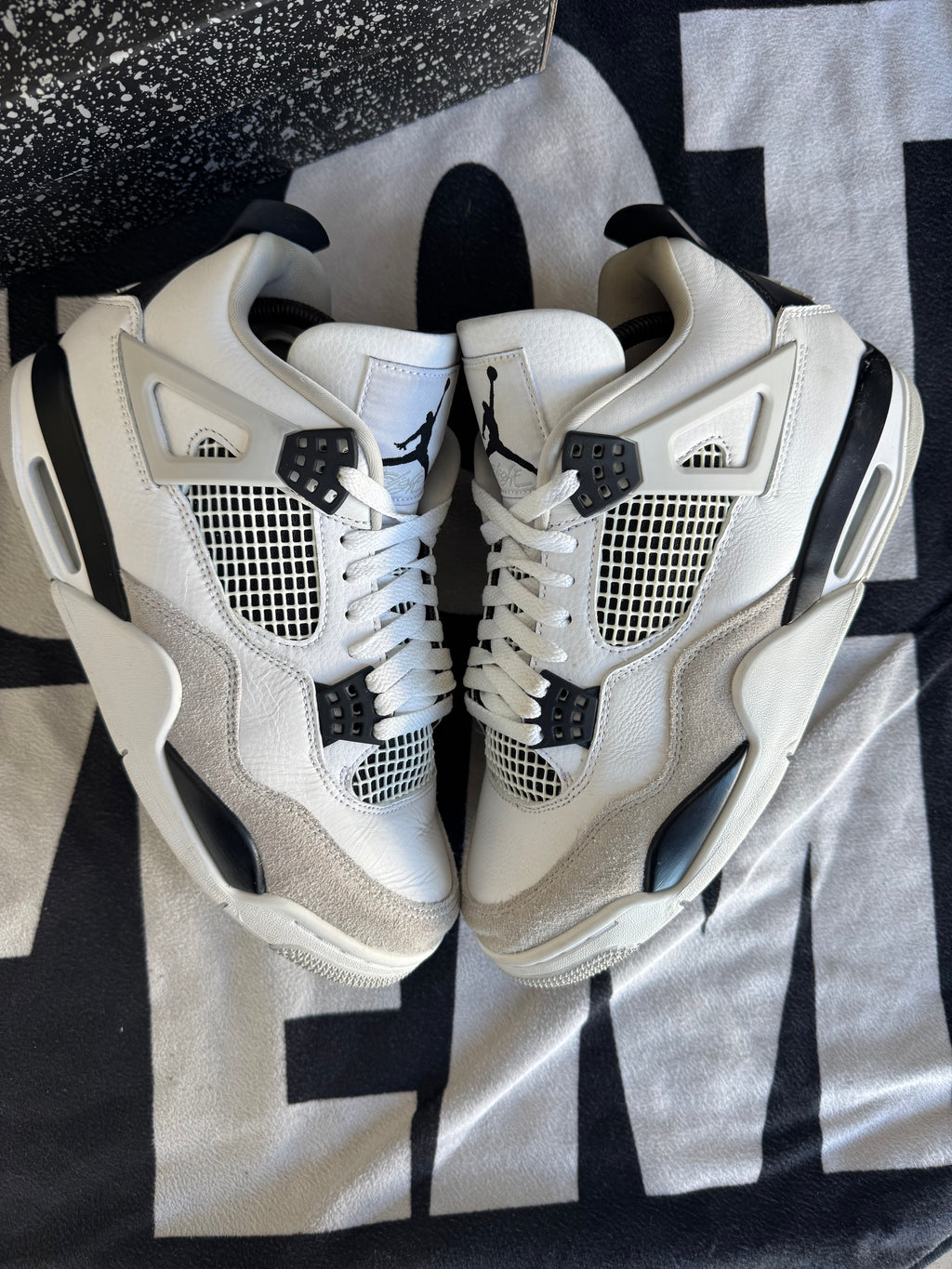 Jordan 4 Military Black (Taille 42)