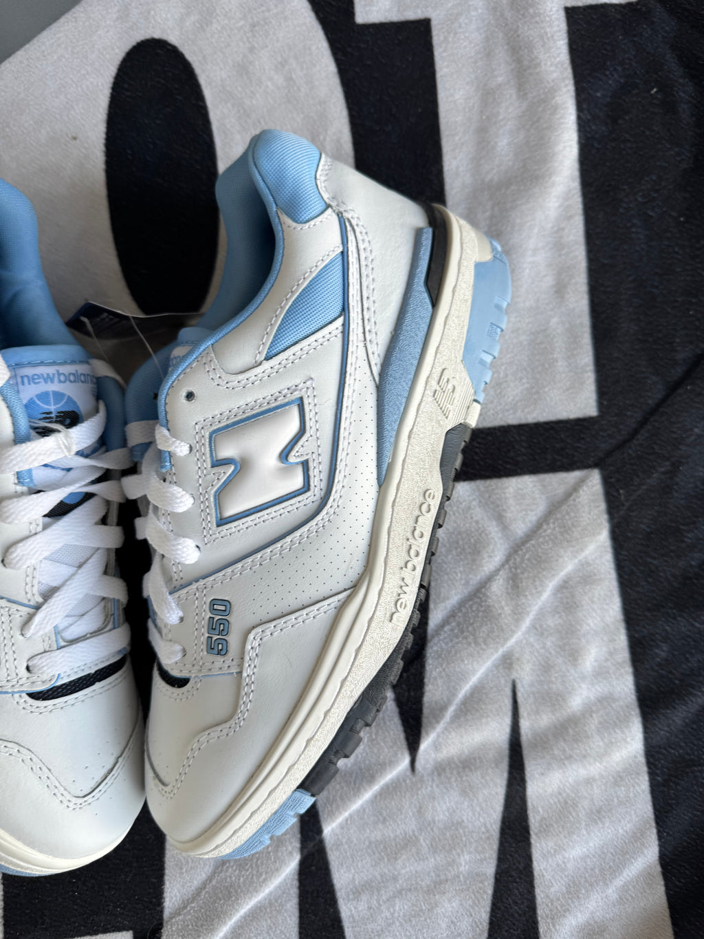 New Balance 550 UNC White University Blue (Taille 40)