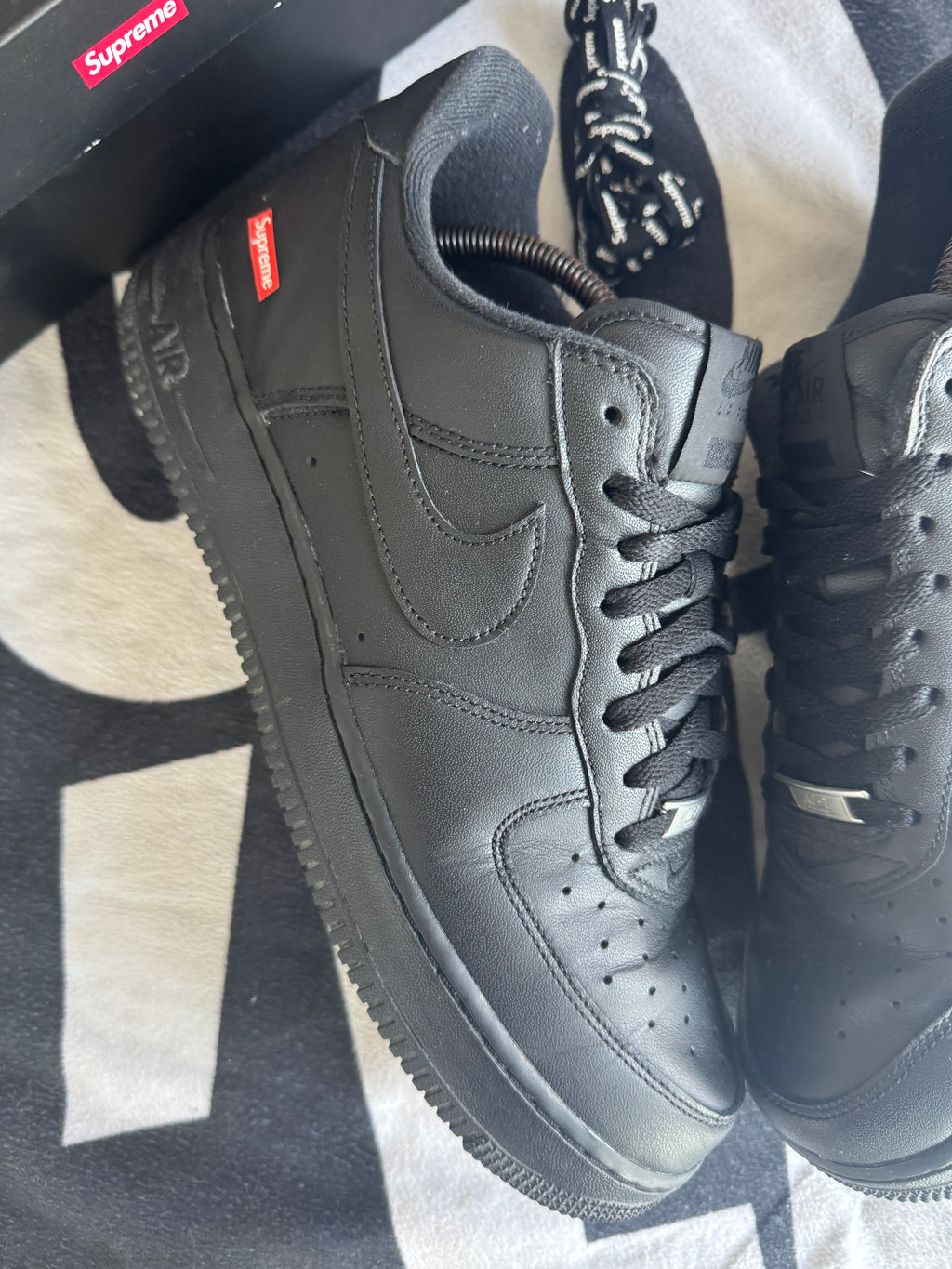 Nike Air Force 1 Low Supreme Black (Taille 45)
