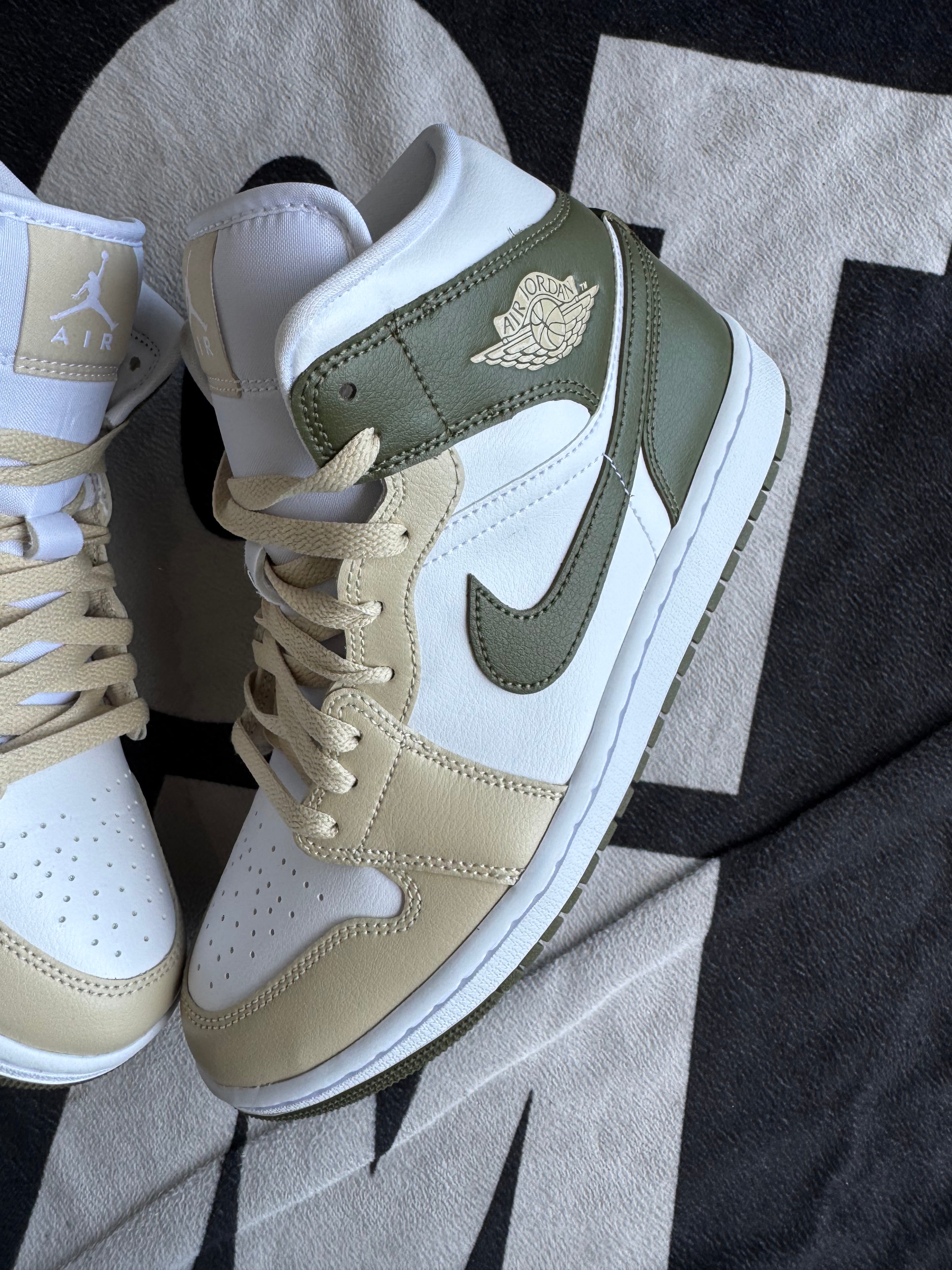 Jordan 1 Mid Military Drab wmns (Taille 41)