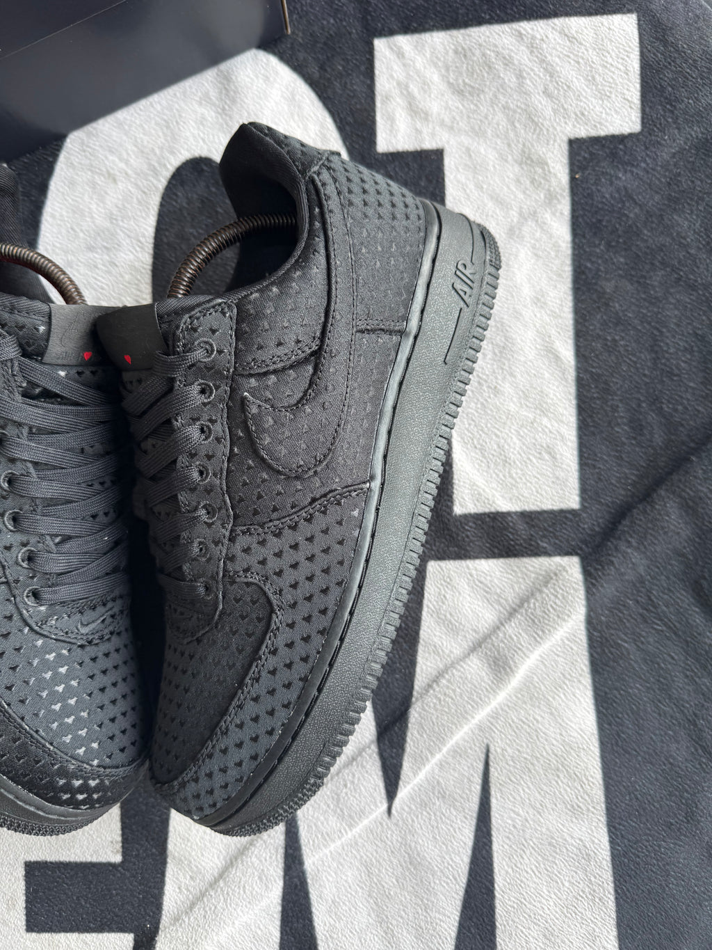 Nike Air Force 1 Low Valentine's Day Black 2026 (Taille 44)