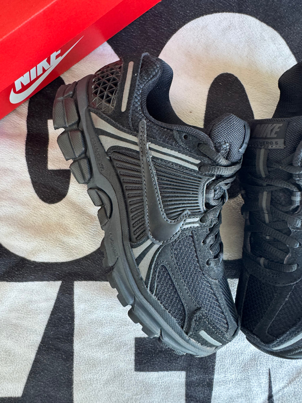Nike Zoom Vomero 5 Anthracite (Taille 37.5)