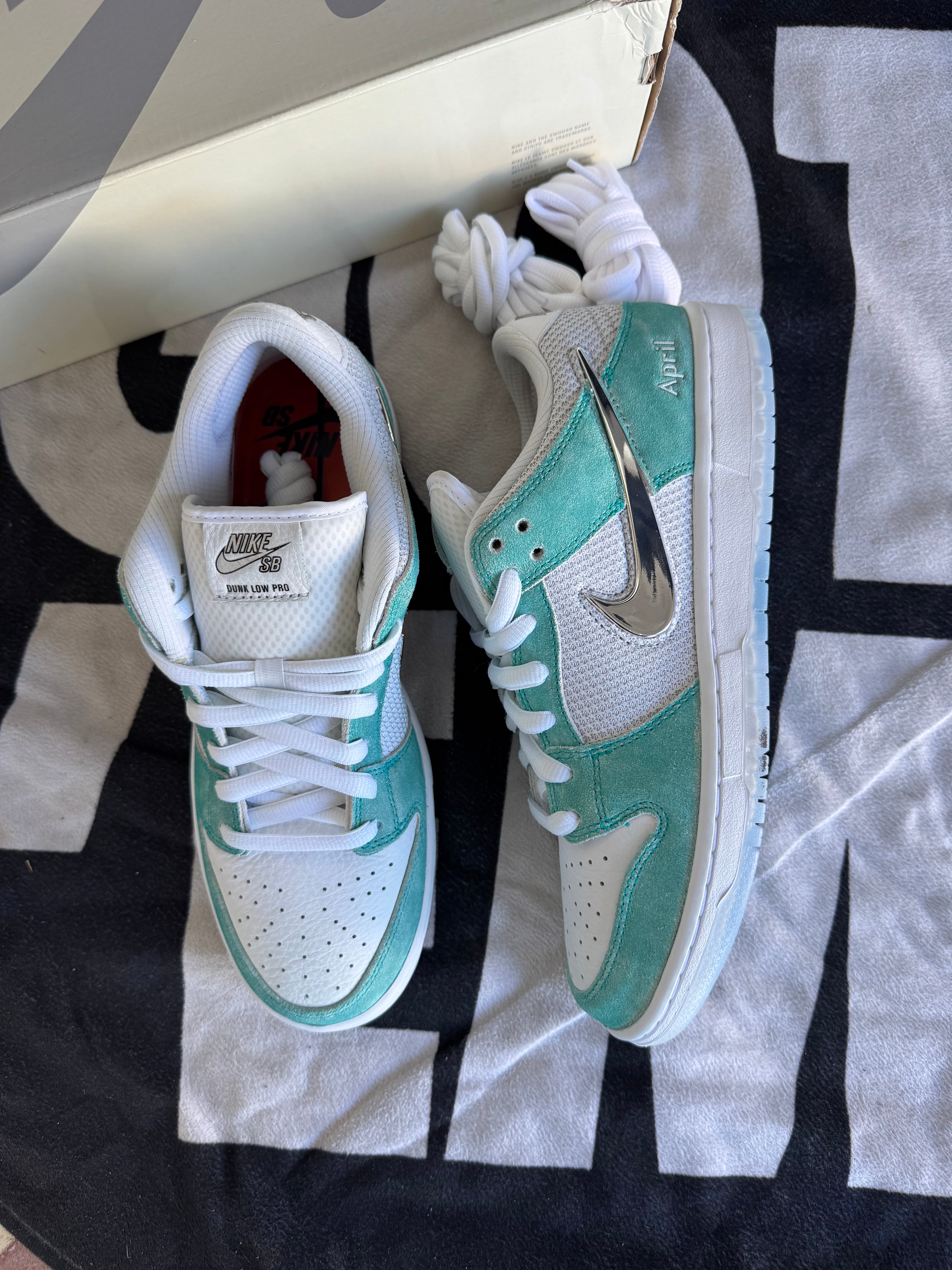 Nike SB Dunk Low April Skateboards (Taille 44)
