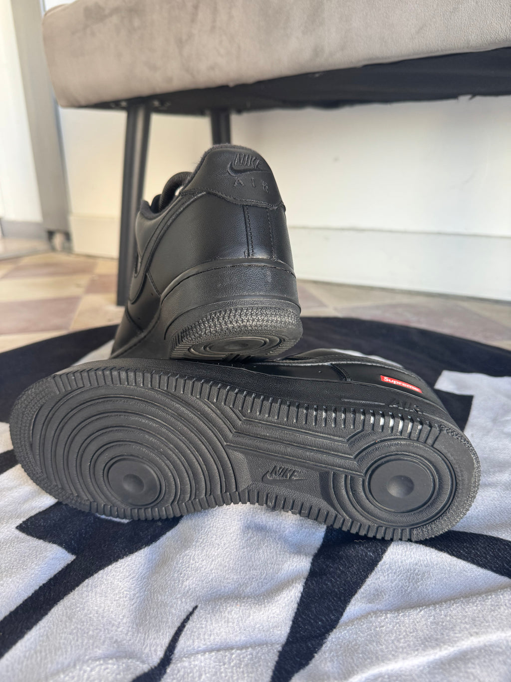 Nike Air Force 1 Low Supreme Black (Taille 42.5)