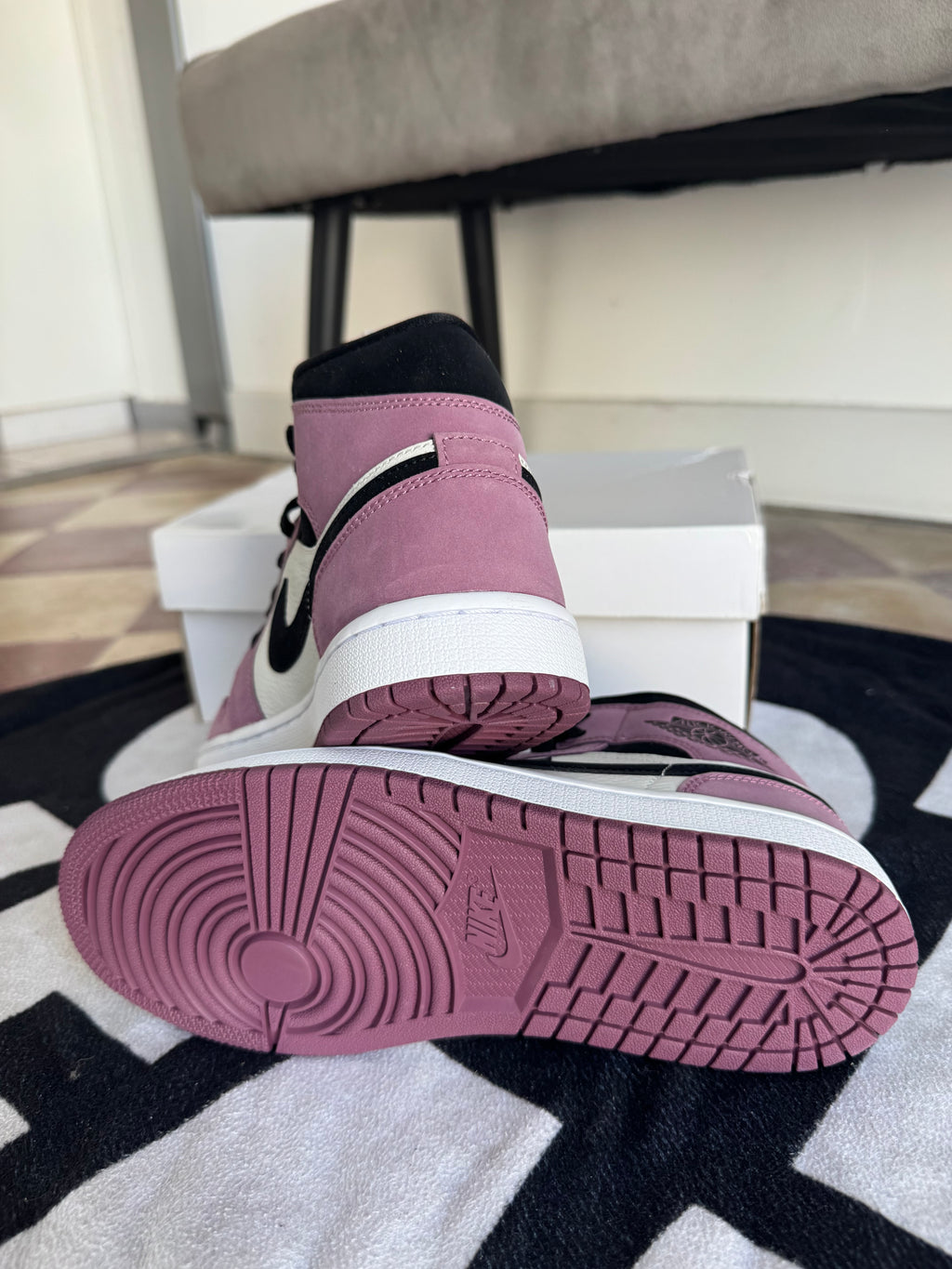 Air Jordan 1 Mid SE Light Mulberry (Taille 38)