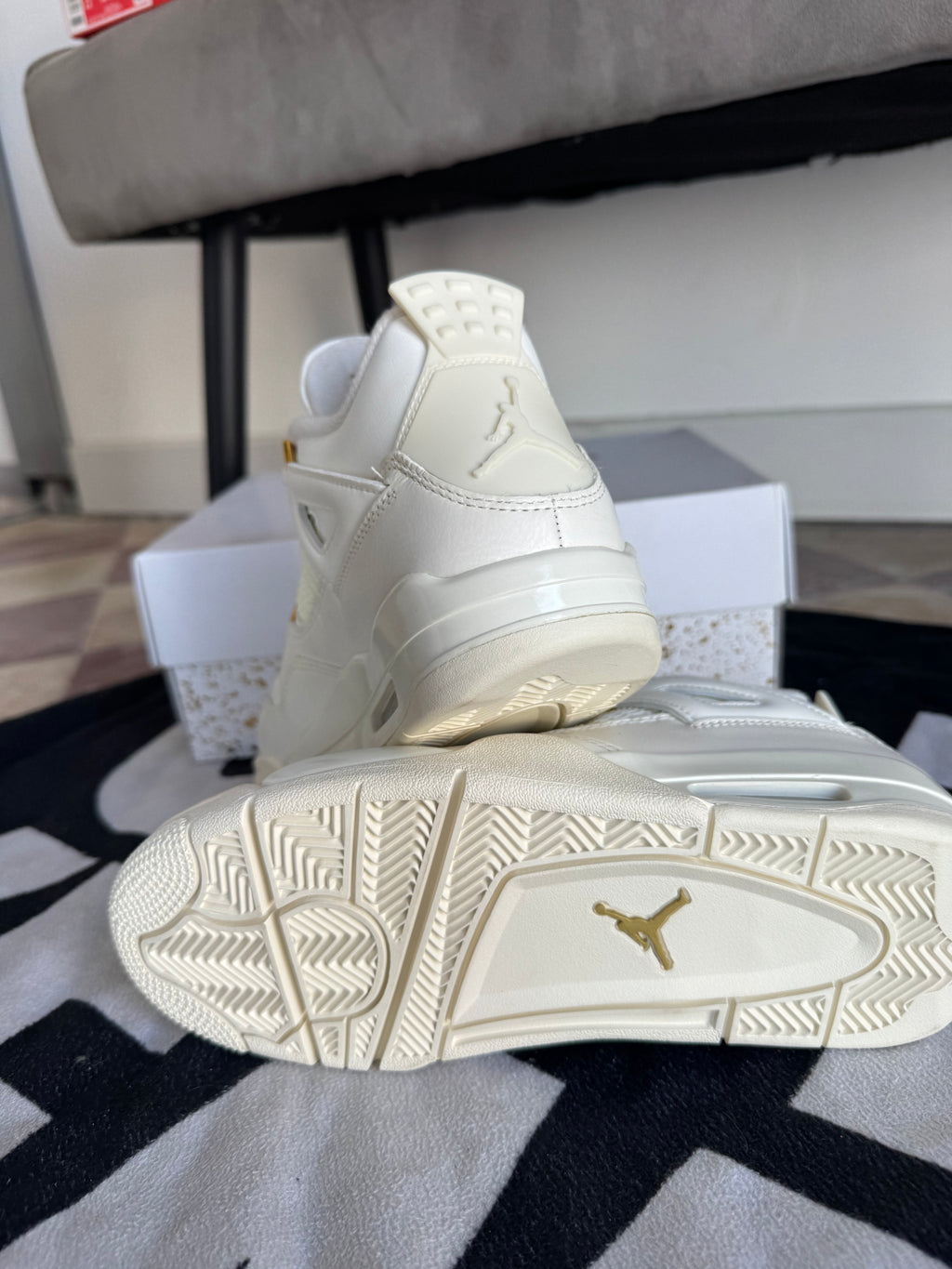 Jordan 4 Metallic Gold WMNS (Taille 39)