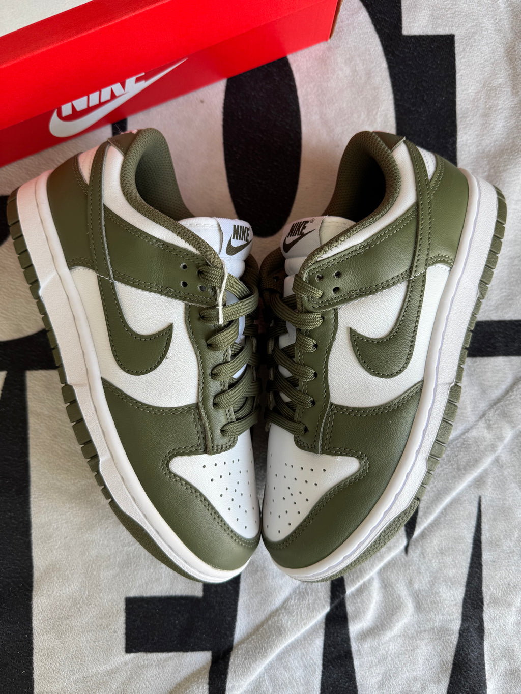 Nike Dunk Low Medium Olive (Taille 37.5)